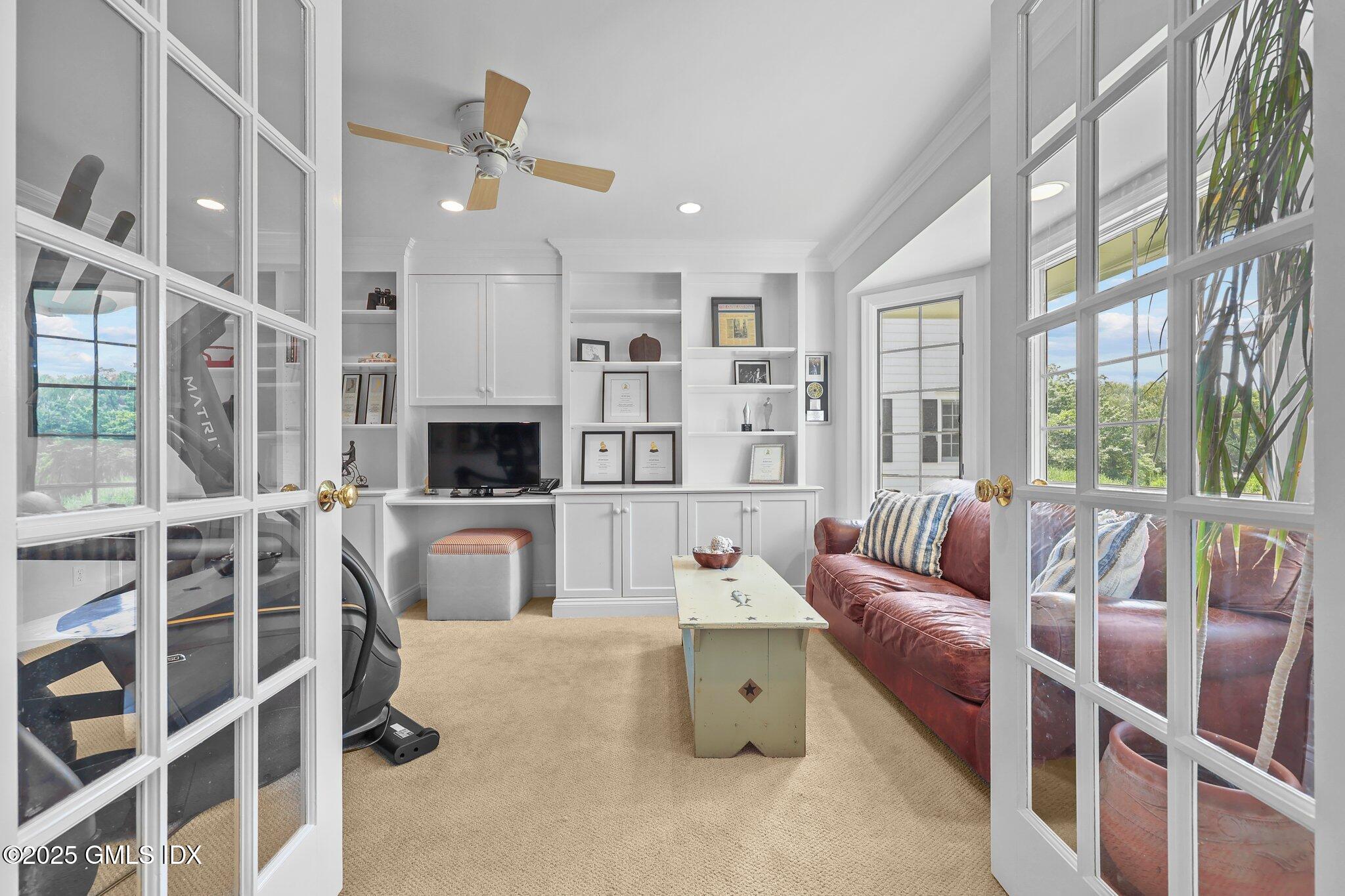 Old Greenwich, Connecticut 06870, United States, 4 Bedrooms Bedrooms, ,3 BathroomsBathrooms,Residential,Pending,104046