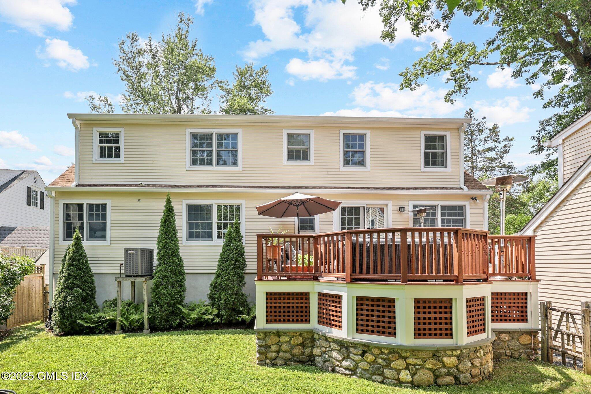 Old Greenwich, Connecticut 06870, United States, 4 Bedrooms Bedrooms, ,3 BathroomsBathrooms,Residential,Pending,104046