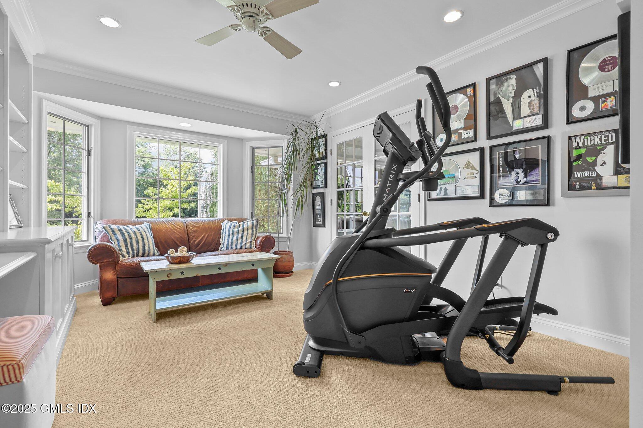 Old Greenwich, Connecticut 06870, United States, 4 Bedrooms Bedrooms, ,3 BathroomsBathrooms,Residential,Pending,104046