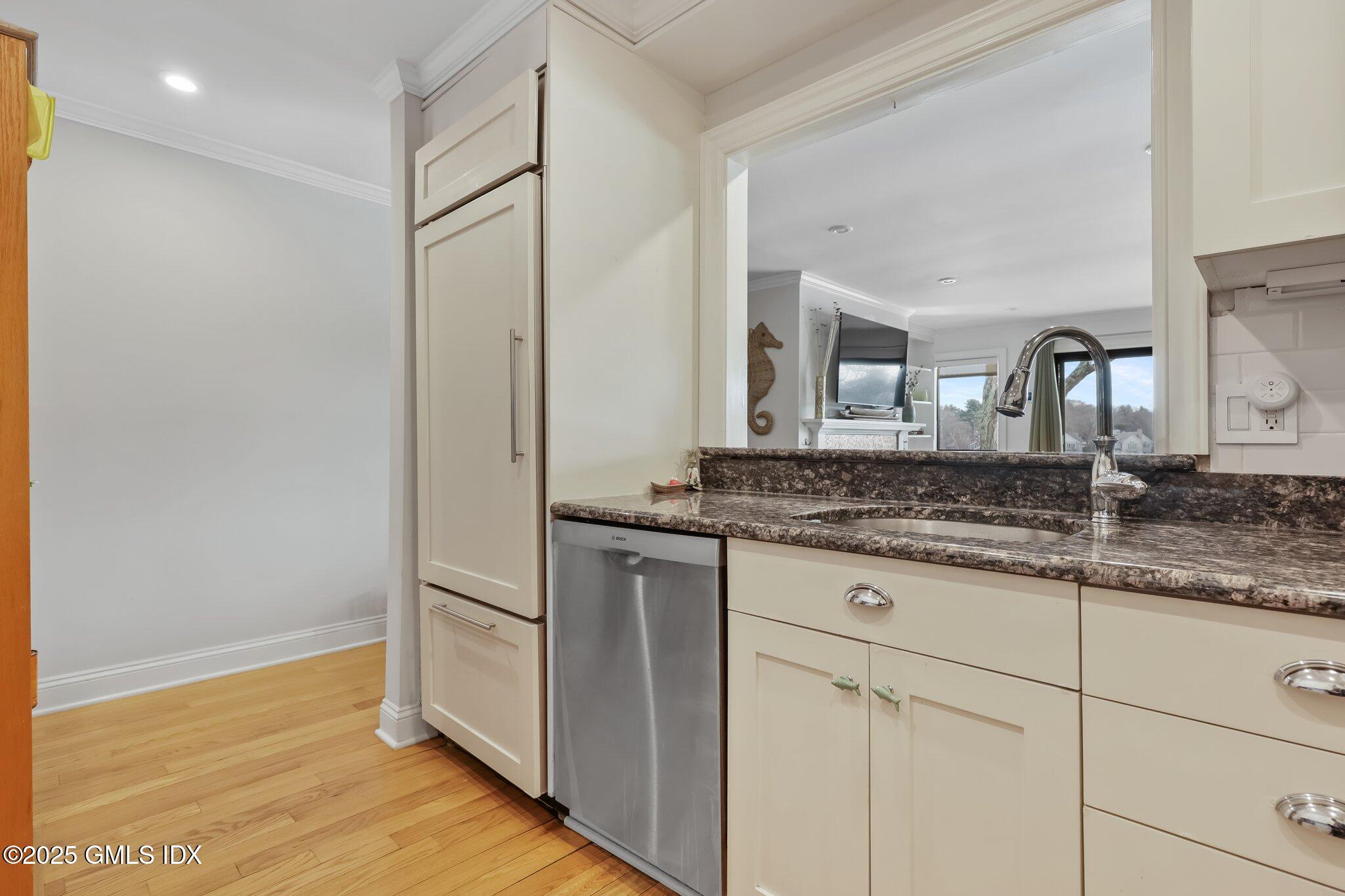 Cos Cob, Connecticut 06807, United States, 2 Bedrooms Bedrooms, ,2 BathroomsBathrooms,Residential,Pending,79124