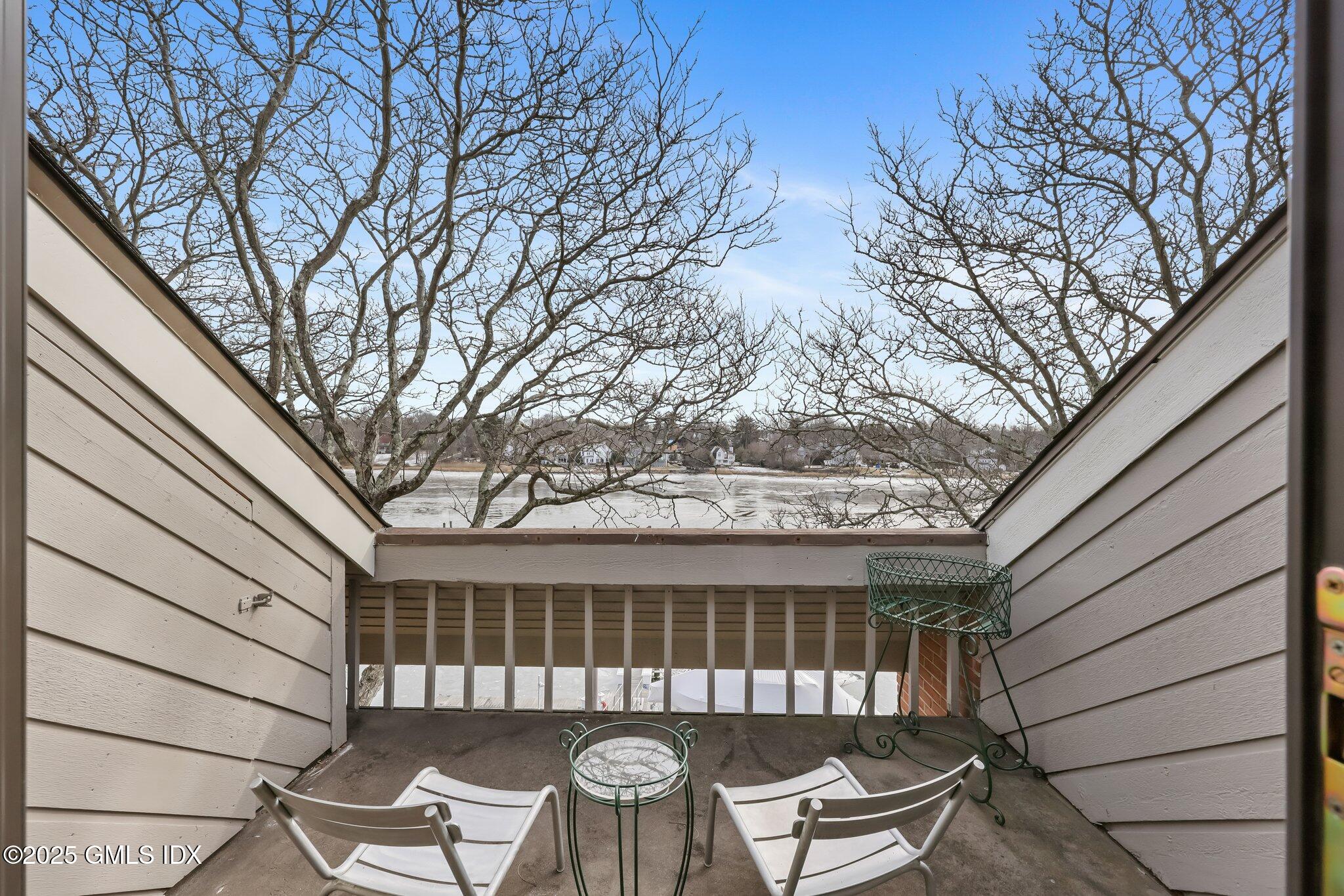 Cos Cob, Connecticut 06807, United States, 2 Bedrooms Bedrooms, ,2 BathroomsBathrooms,Residential,Pending,79124