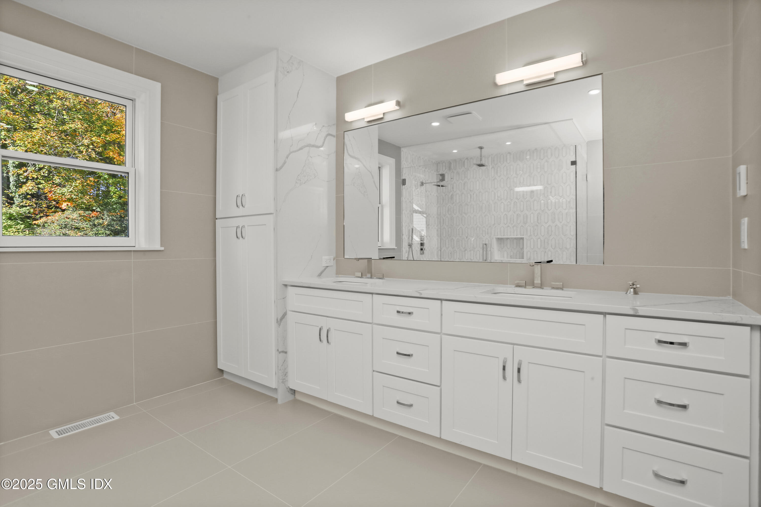 Cos Cob, Connecticut 06807, United States, 4 Bedrooms Bedrooms, ,5 BathroomsBathrooms,Residential,Active,128682