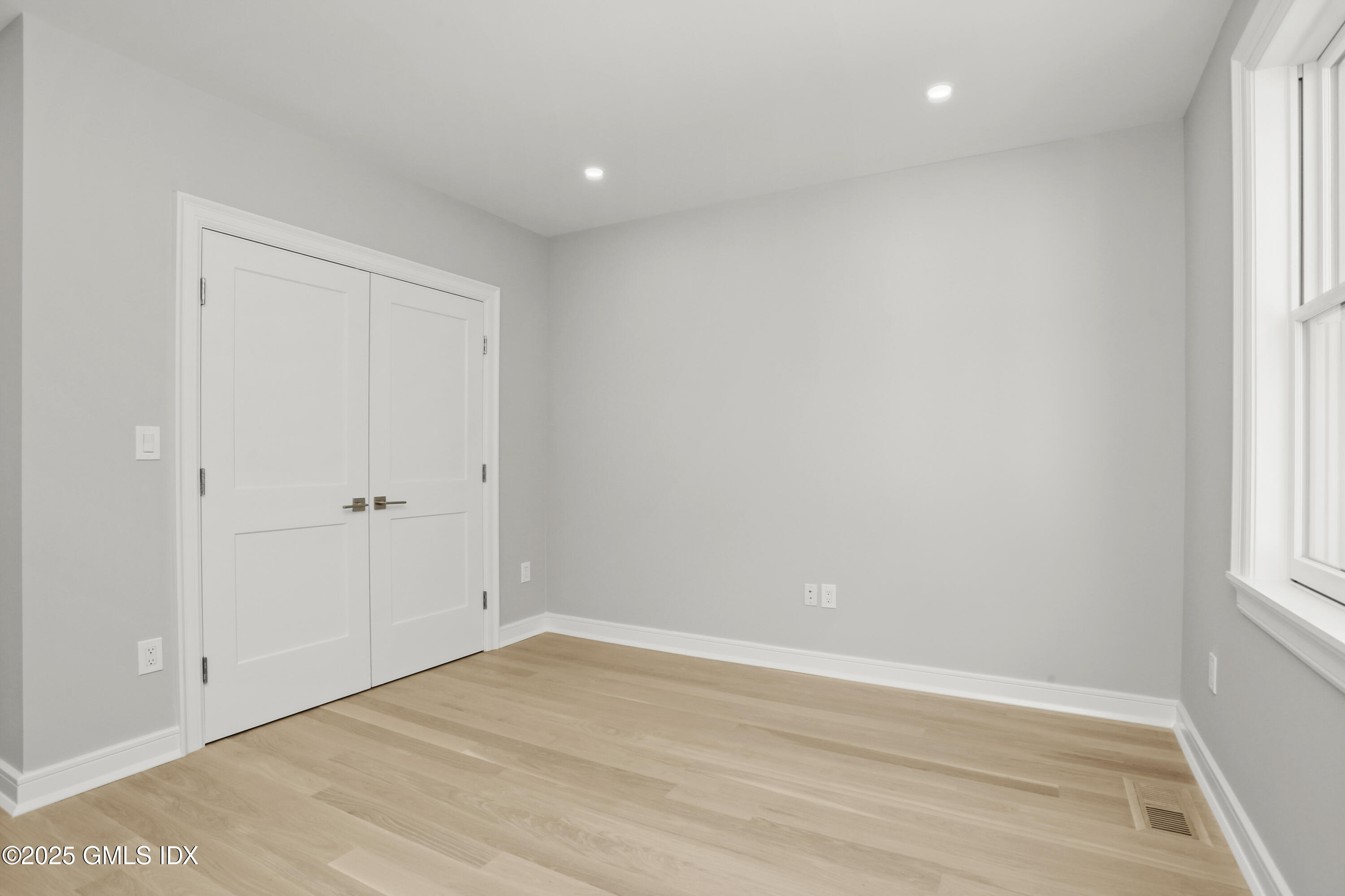 Cos Cob, Connecticut 06807, United States, 4 Bedrooms Bedrooms, ,5 BathroomsBathrooms,Residential,Active,128682