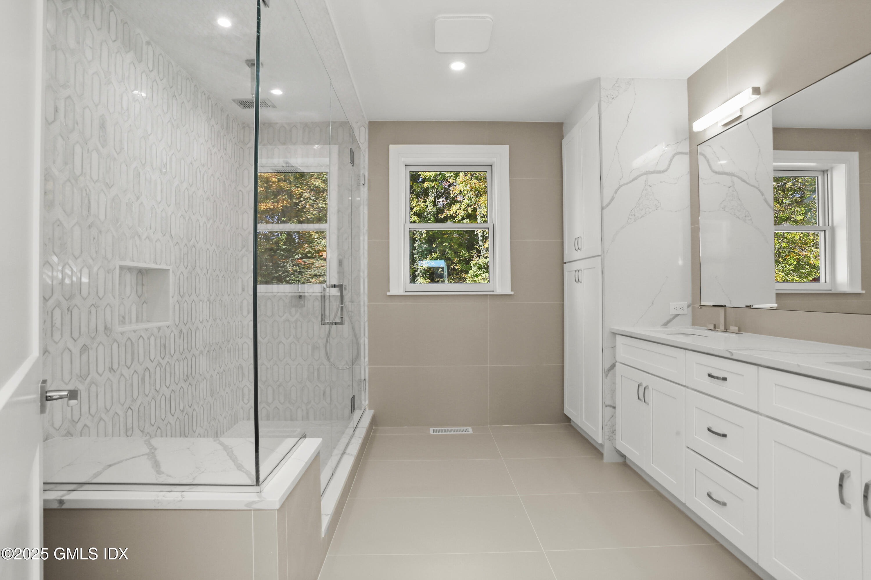 Cos Cob, Connecticut 06807, United States, 4 Bedrooms Bedrooms, ,5 BathroomsBathrooms,Residential,Active,128682