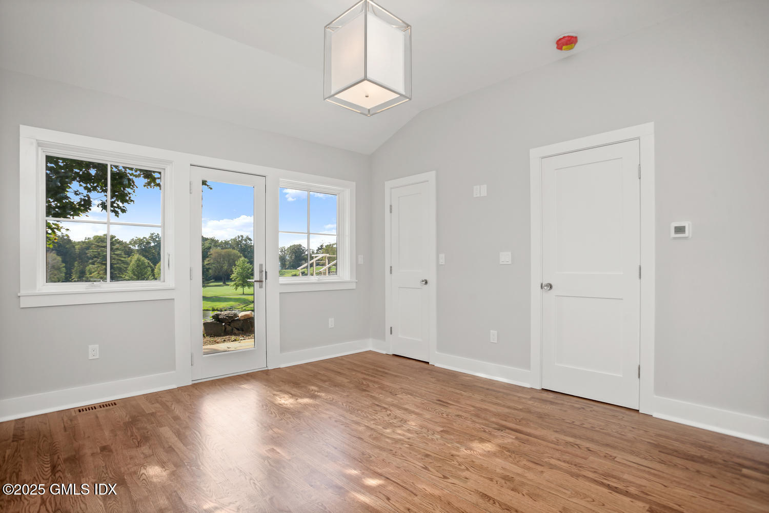 Stamford, Connecticut 06902, United States, 3 Bedrooms Bedrooms, ,3 BathroomsBathrooms,Residential,Coming Soon,96738