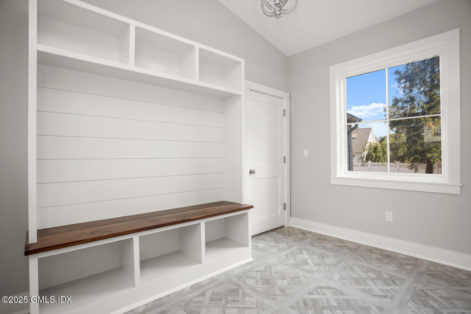 Stamford, Connecticut 06902, United States, 3 Bedrooms Bedrooms, ,3 BathroomsBathrooms,Residential,Coming Soon,96738