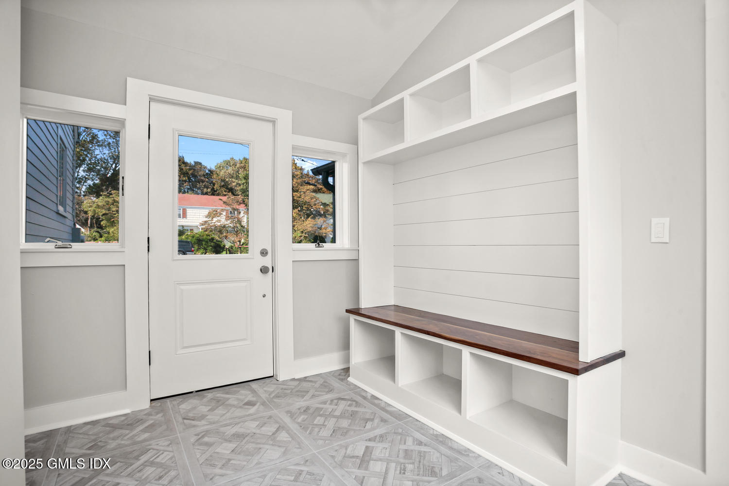 Stamford, Connecticut 06902, United States, 3 Bedrooms Bedrooms, ,3 BathroomsBathrooms,Residential,Coming Soon,96738