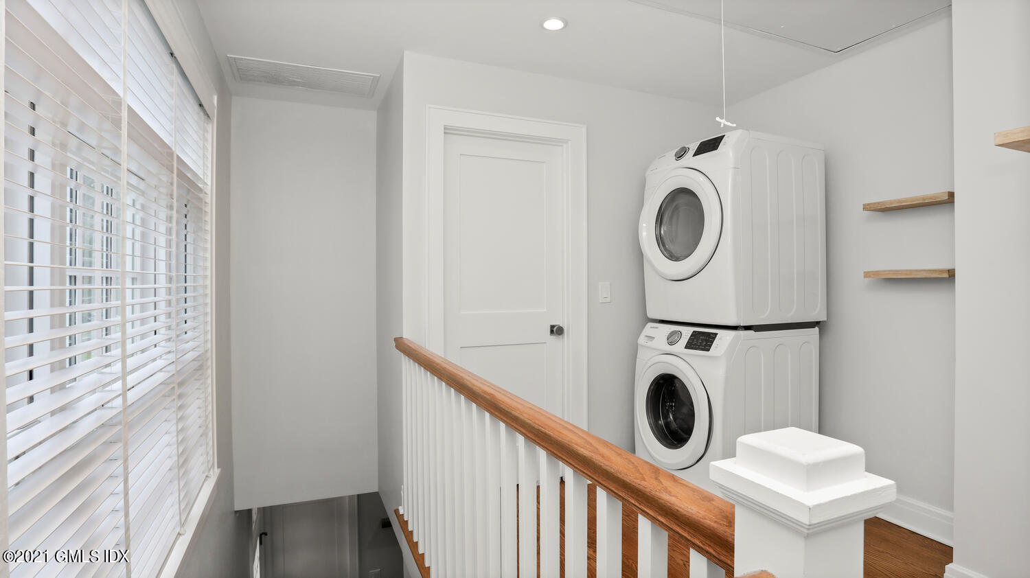 Greenwich, Connecticut 06830, United States, 2 Bedrooms Bedrooms, ,2 BathroomsBathrooms,Residential,Active,35715