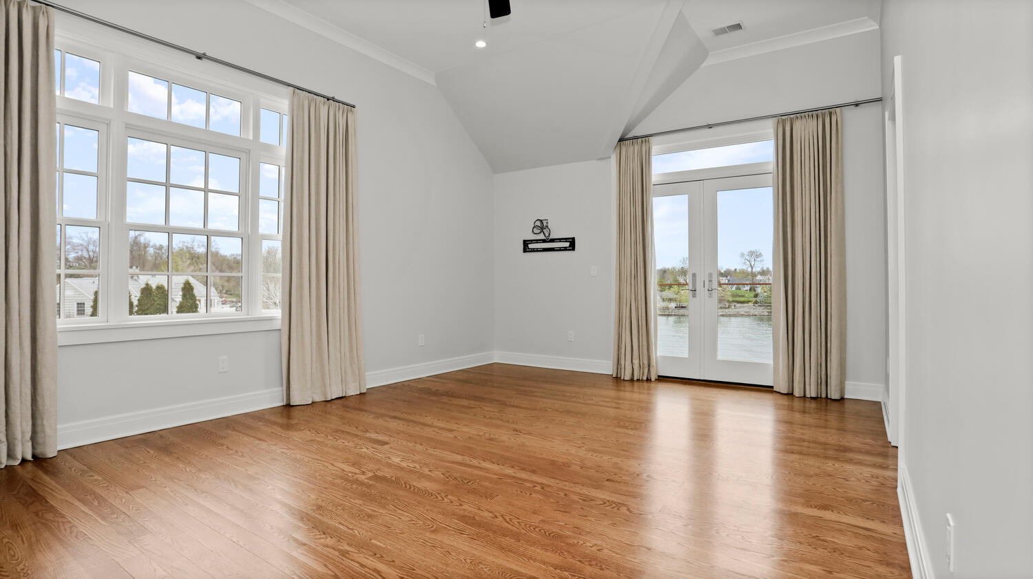 Greenwich, Connecticut 06830, United States, 2 Bedrooms Bedrooms, ,2 BathroomsBathrooms,Residential,Active,35715