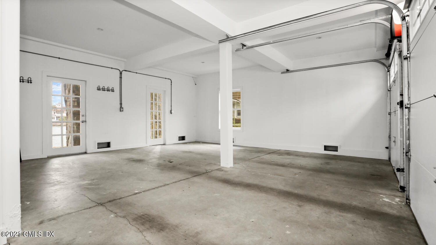 Greenwich, Connecticut 06830, United States, 2 Bedrooms Bedrooms, ,2 BathroomsBathrooms,Residential,Active,35715