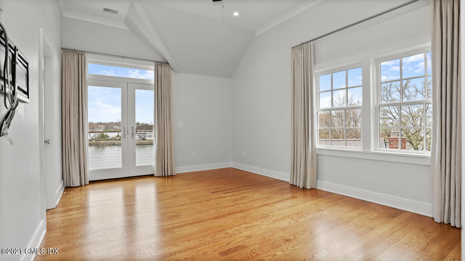 Greenwich, Connecticut 06830, United States, 2 Bedrooms Bedrooms, ,2 BathroomsBathrooms,Residential,Active,35715