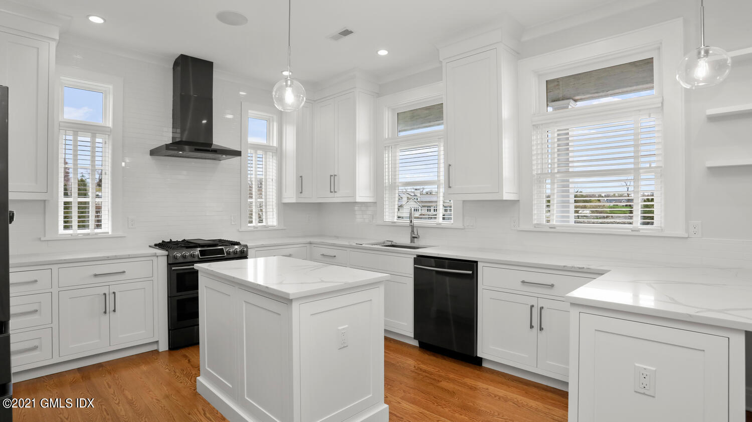 Greenwich, Connecticut 06830, United States, 2 Bedrooms Bedrooms, ,2 BathroomsBathrooms,Residential,Active,35715