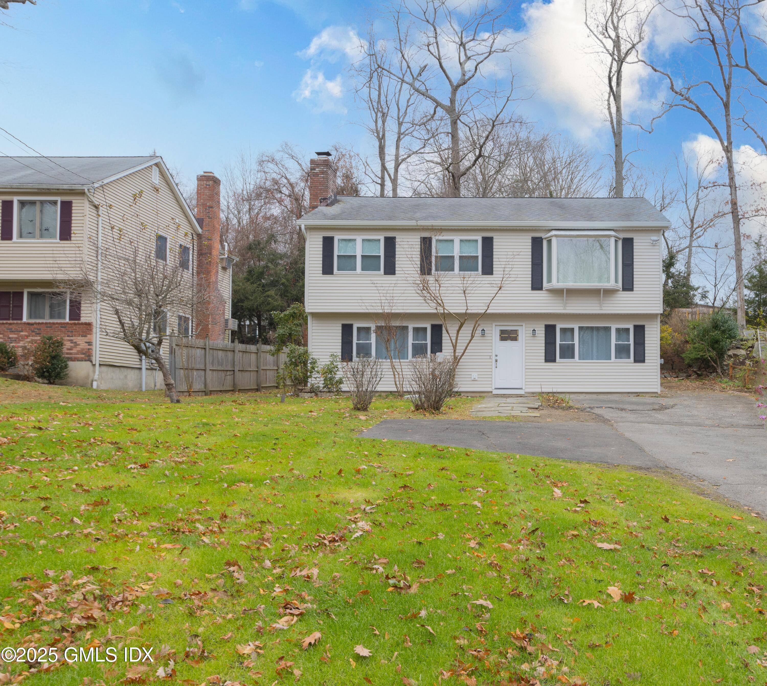 20 Chestnut Street, Cos Cob, Connecticut - 5 Bedrooms  
3 Bathrooms - 