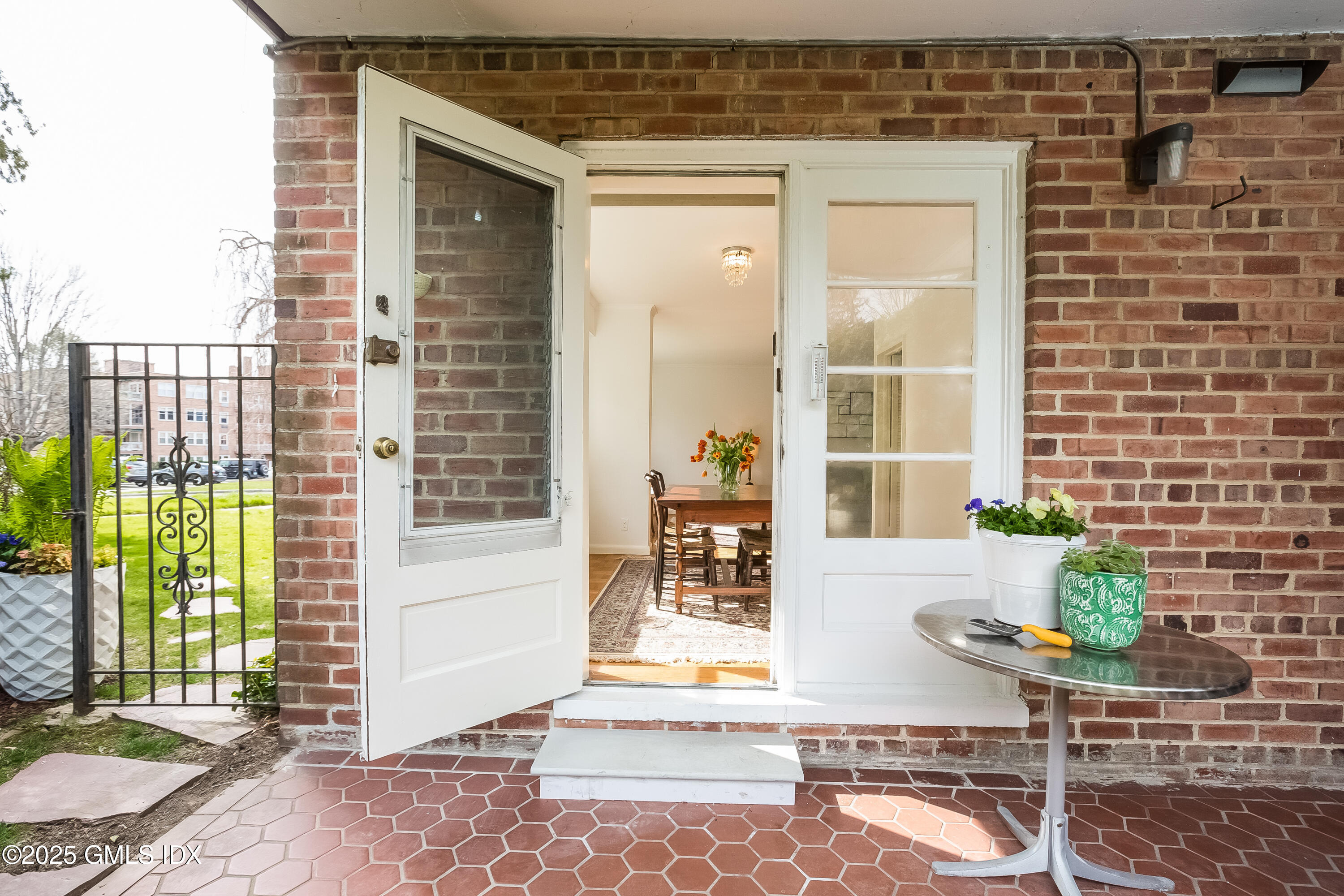 4 Putnam Hill Ct, Greenwich, Connecticut - 3 Bedrooms  
2 Bathrooms - 