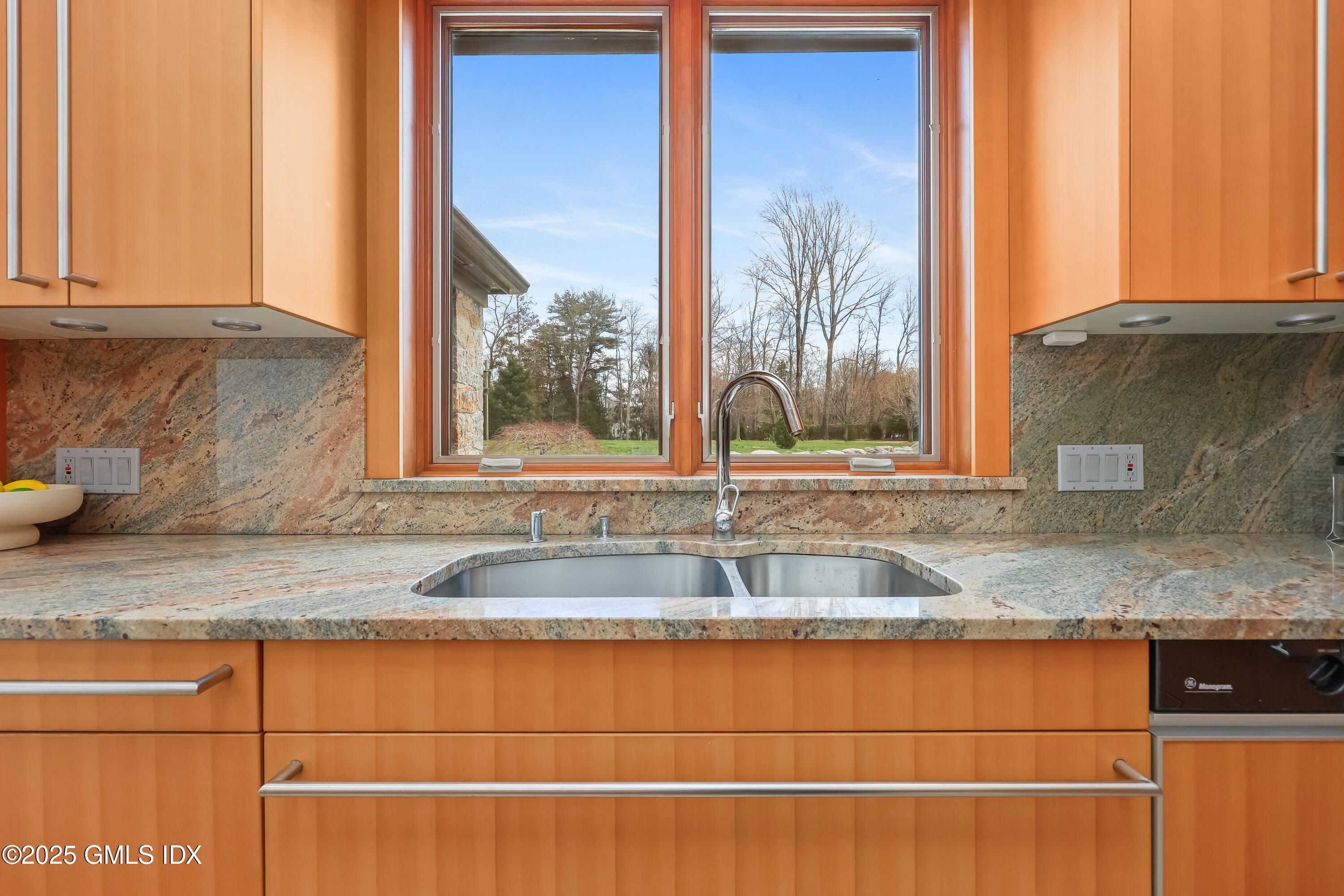 Greenwich, Connecticut 06831, United States, 5 Bedrooms Bedrooms, ,8 BathroomsBathrooms,Residential,Active,124265