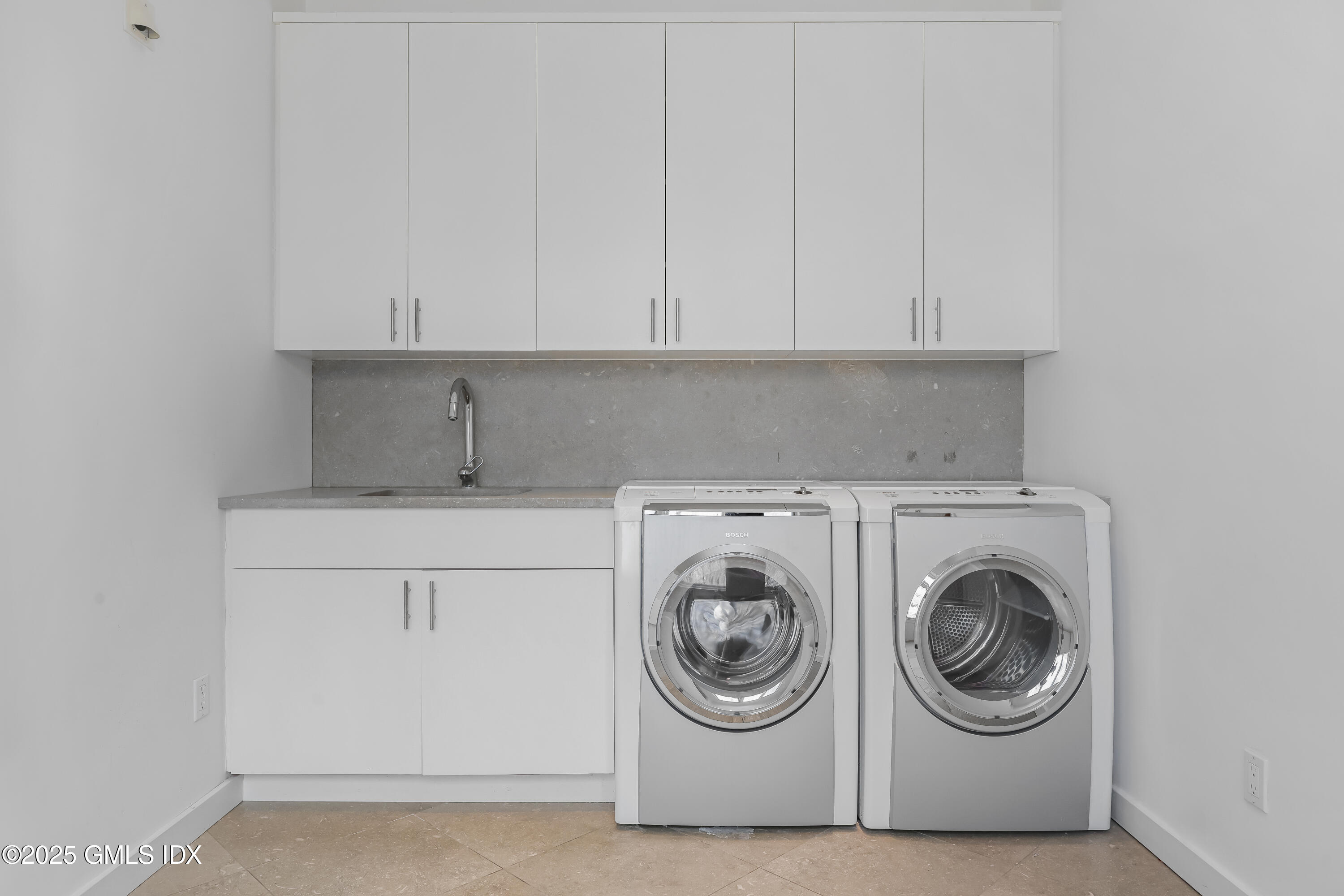 Greenwich, Connecticut 06831, United States, 5 Bedrooms Bedrooms, ,8 BathroomsBathrooms,Residential,Active,124265