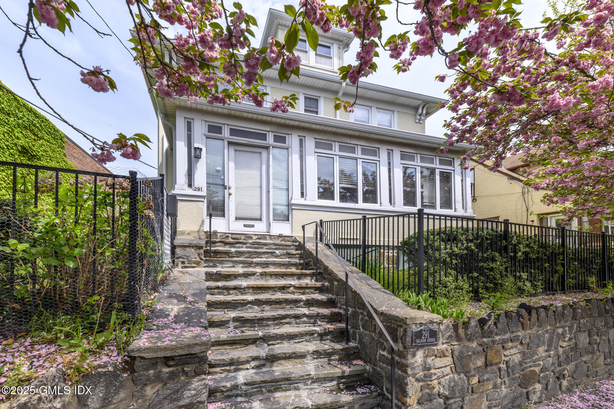 291 Delavan Avenue, Greenwich, Connecticut - 4 Bedrooms  
3 Bathrooms - 