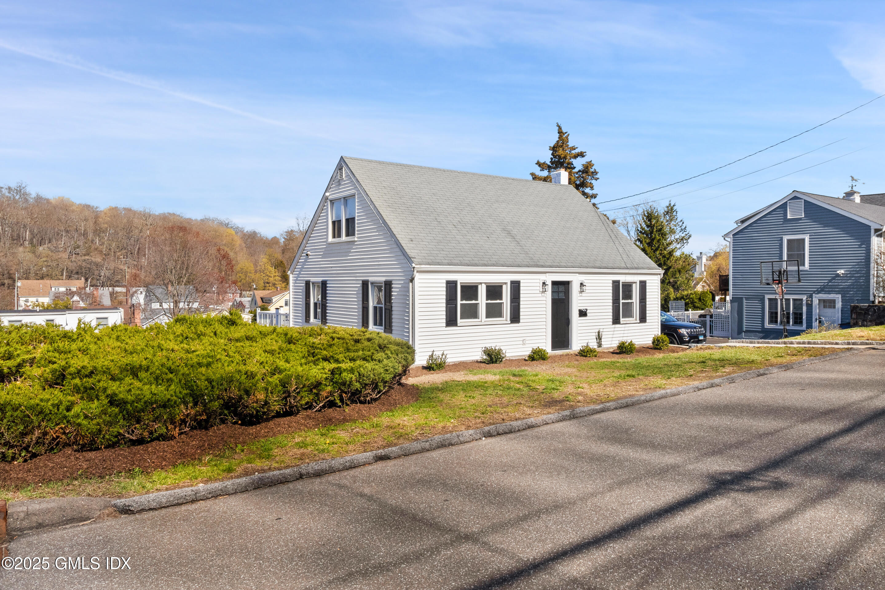 Rental Property at 23 Nicholas Avenue, Greenwich, Connecticut - Bedrooms: 3 
Bathrooms: 3  - $7,000 MO.