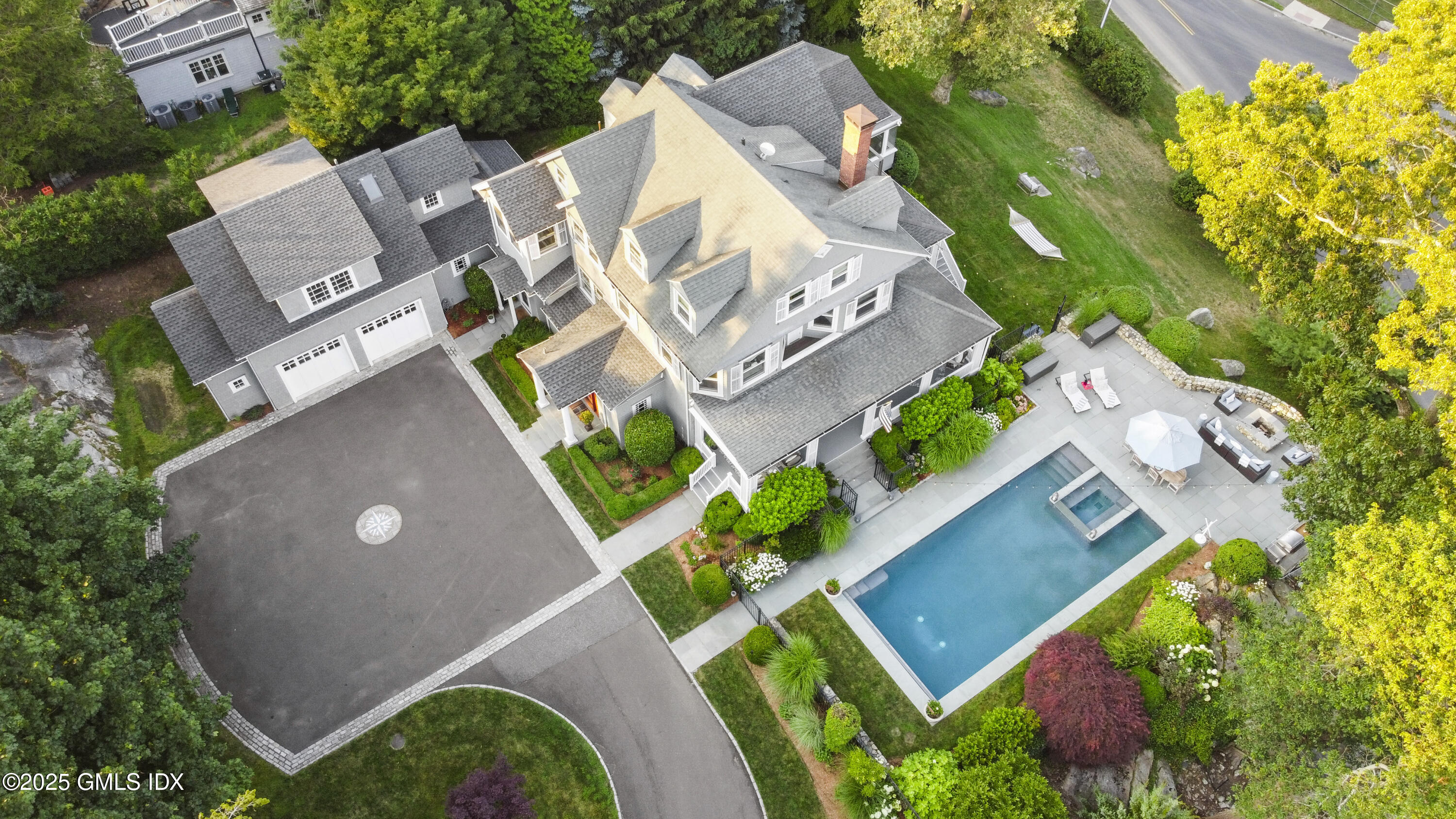 251 Shore Road, Greenwich, Connecticut - 6 Bedrooms  
7 Bathrooms - 