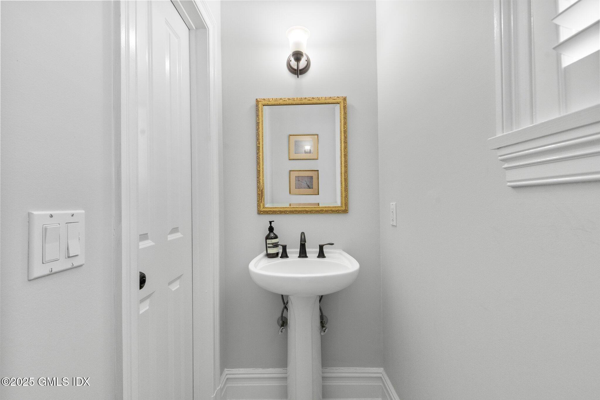 Greenwich, Connecticut 06830, United States, 3 Bedrooms Bedrooms, ,4 BathroomsBathrooms,Residential,Active,175909