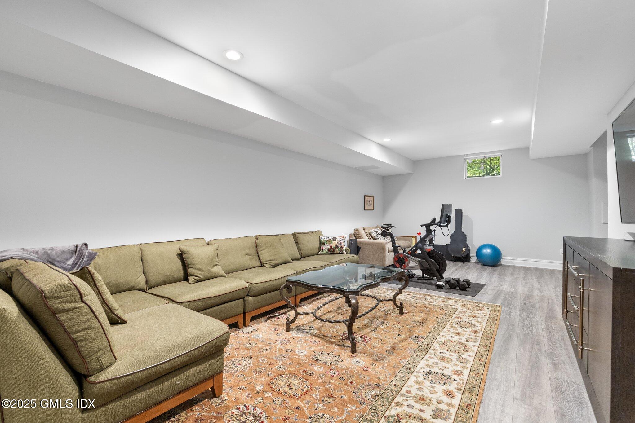 Greenwich, Connecticut 06830, United States, 3 Bedrooms Bedrooms, ,4 BathroomsBathrooms,Residential,Active,175909