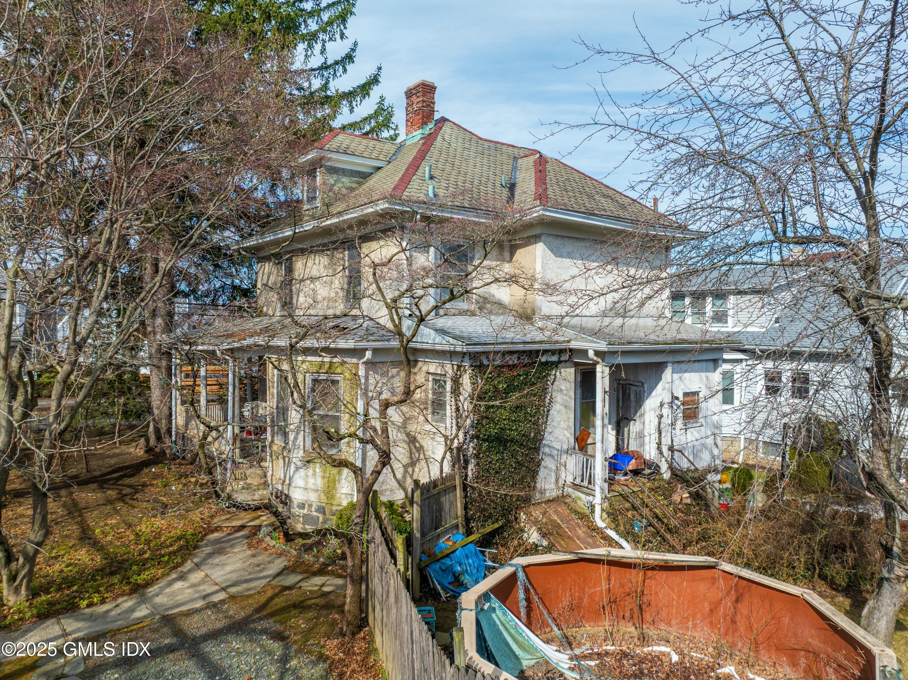 135 Byram Road, Greenwich, Connecticut - 3 Bedrooms  
2 Bathrooms - 