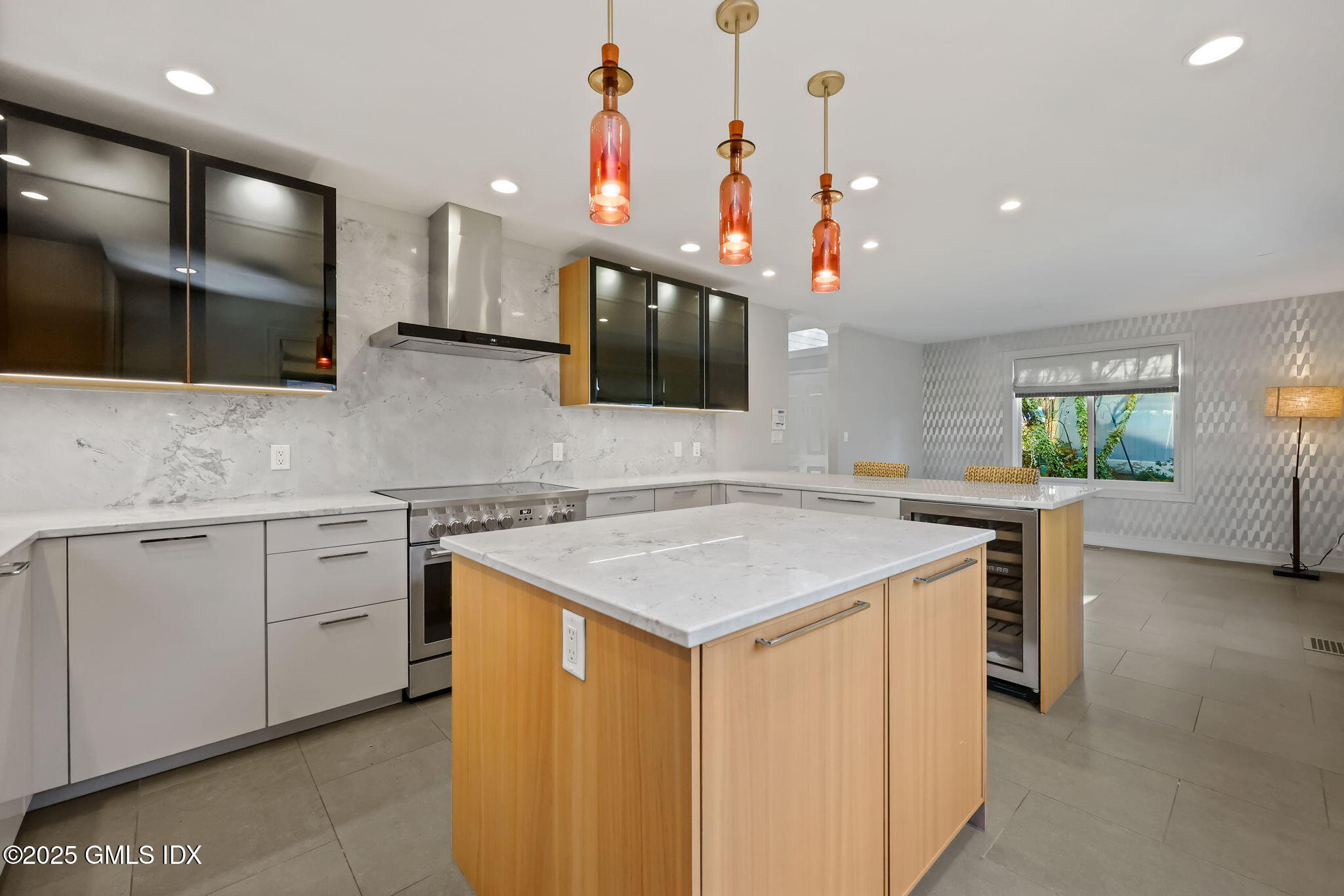 Greenwich, Connecticut 06831, United States, 3 Bedrooms Bedrooms, ,4 BathroomsBathrooms,Residential,Active,252036