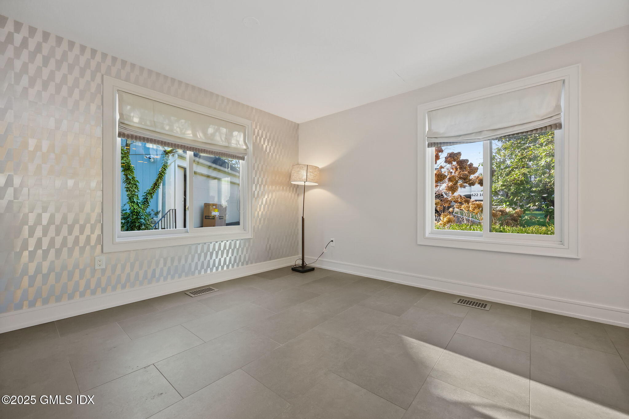 Greenwich, Connecticut 06831, United States, 3 Bedrooms Bedrooms, ,4 BathroomsBathrooms,Residential,Active,252036