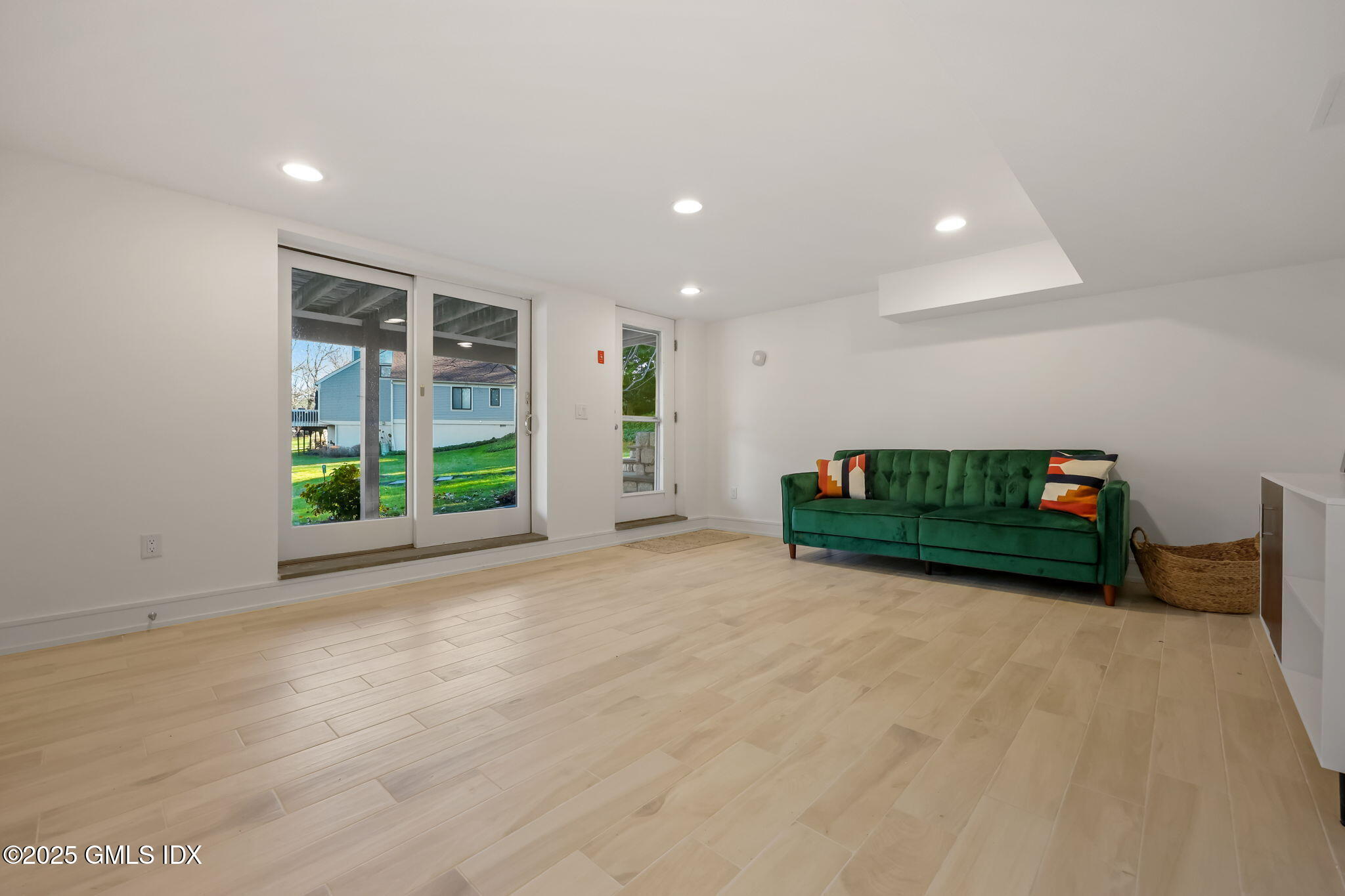 Greenwich, Connecticut 06831, United States, 3 Bedrooms Bedrooms, ,4 BathroomsBathrooms,Residential,Active,252036