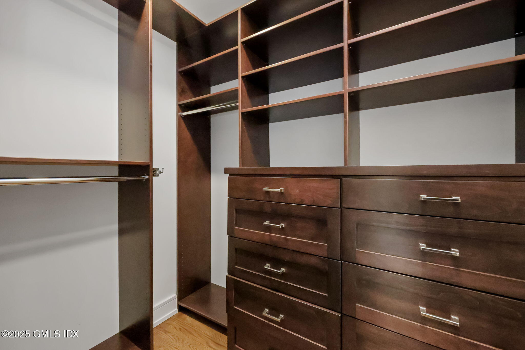 Greenwich, Connecticut 06831, United States, 3 Bedrooms Bedrooms, ,4 BathroomsBathrooms,Residential,Active,252036