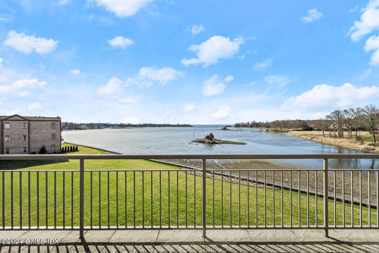 Property for Sale at 4 Sound Shore Drive, Greenwich, Connecticut - Bedrooms: 2 
Bathrooms: 3  - $2,495,000