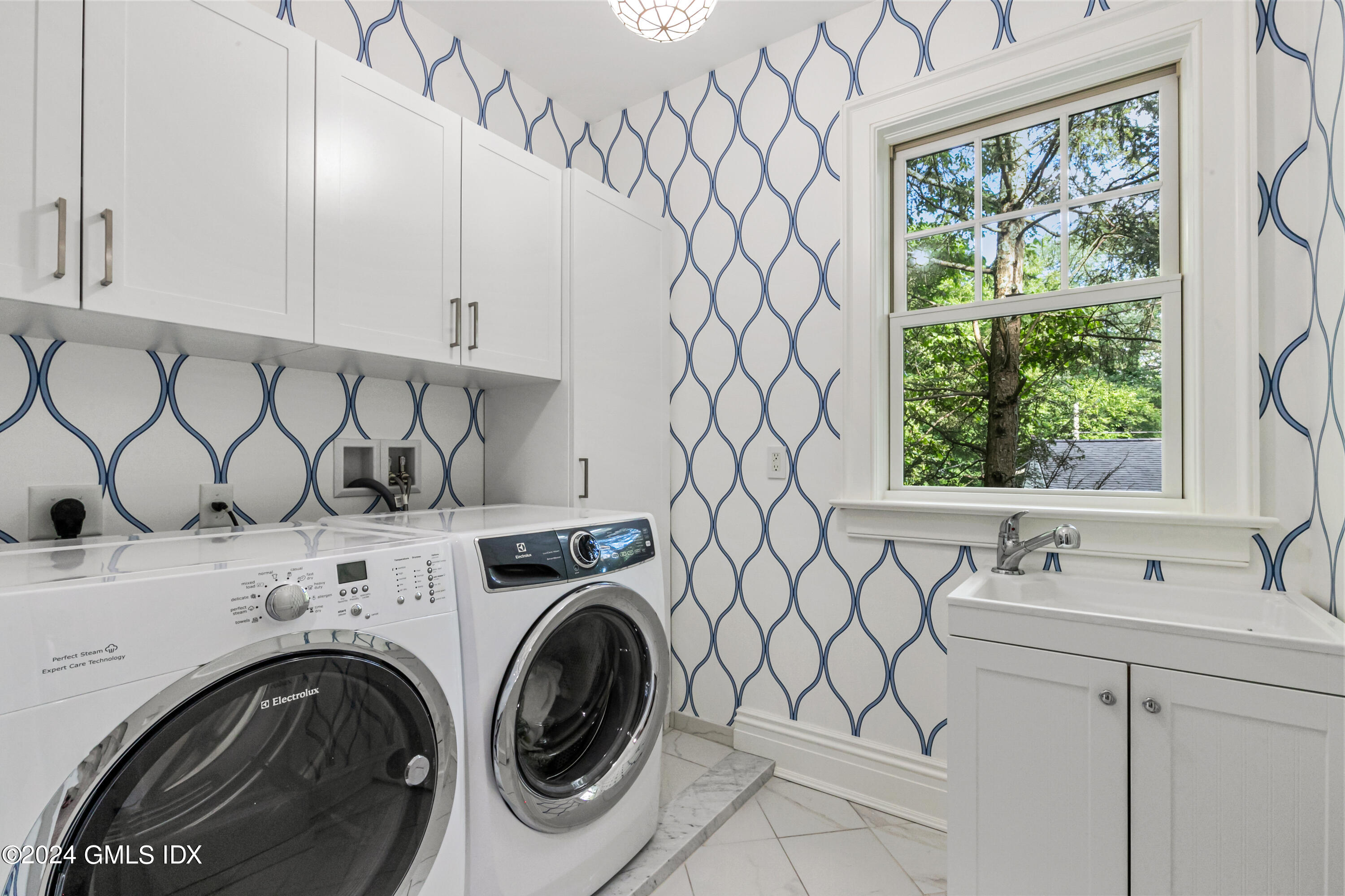 Cos Cob, Connecticut 06807, United States, 6 Bedrooms Bedrooms, ,7 BathroomsBathrooms,Residential,Active,120514