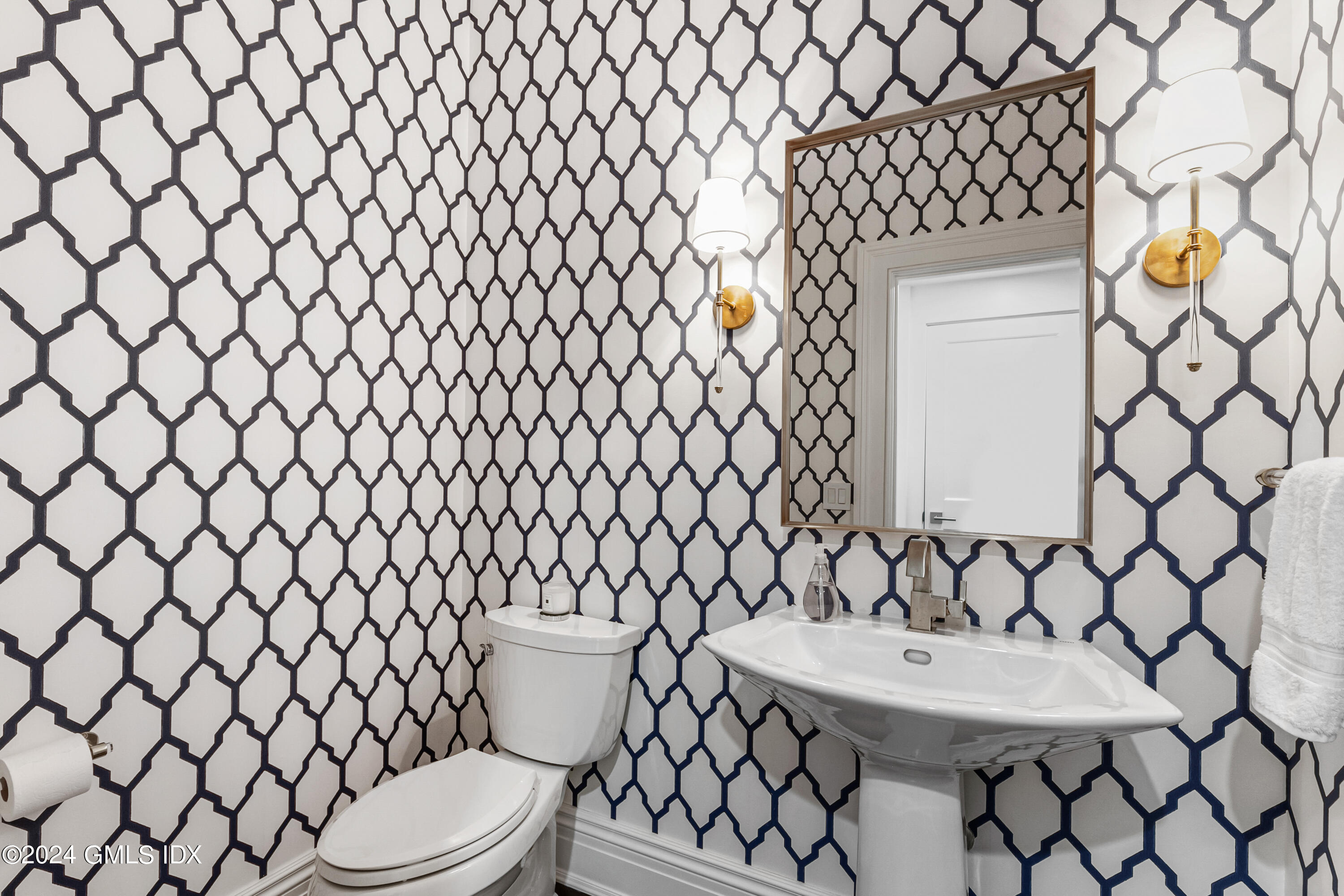 Cos Cob, Connecticut 06807, United States, 6 Bedrooms Bedrooms, ,7 BathroomsBathrooms,Residential,Active,120514