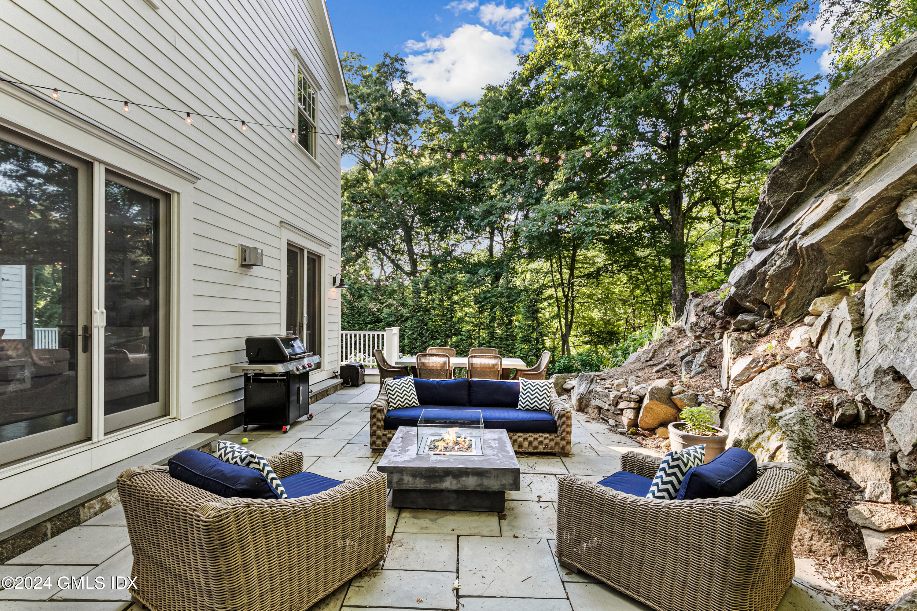 Cos Cob, Connecticut 06807, United States, 6 Bedrooms Bedrooms, ,7 BathroomsBathrooms,Residential,Active,120514