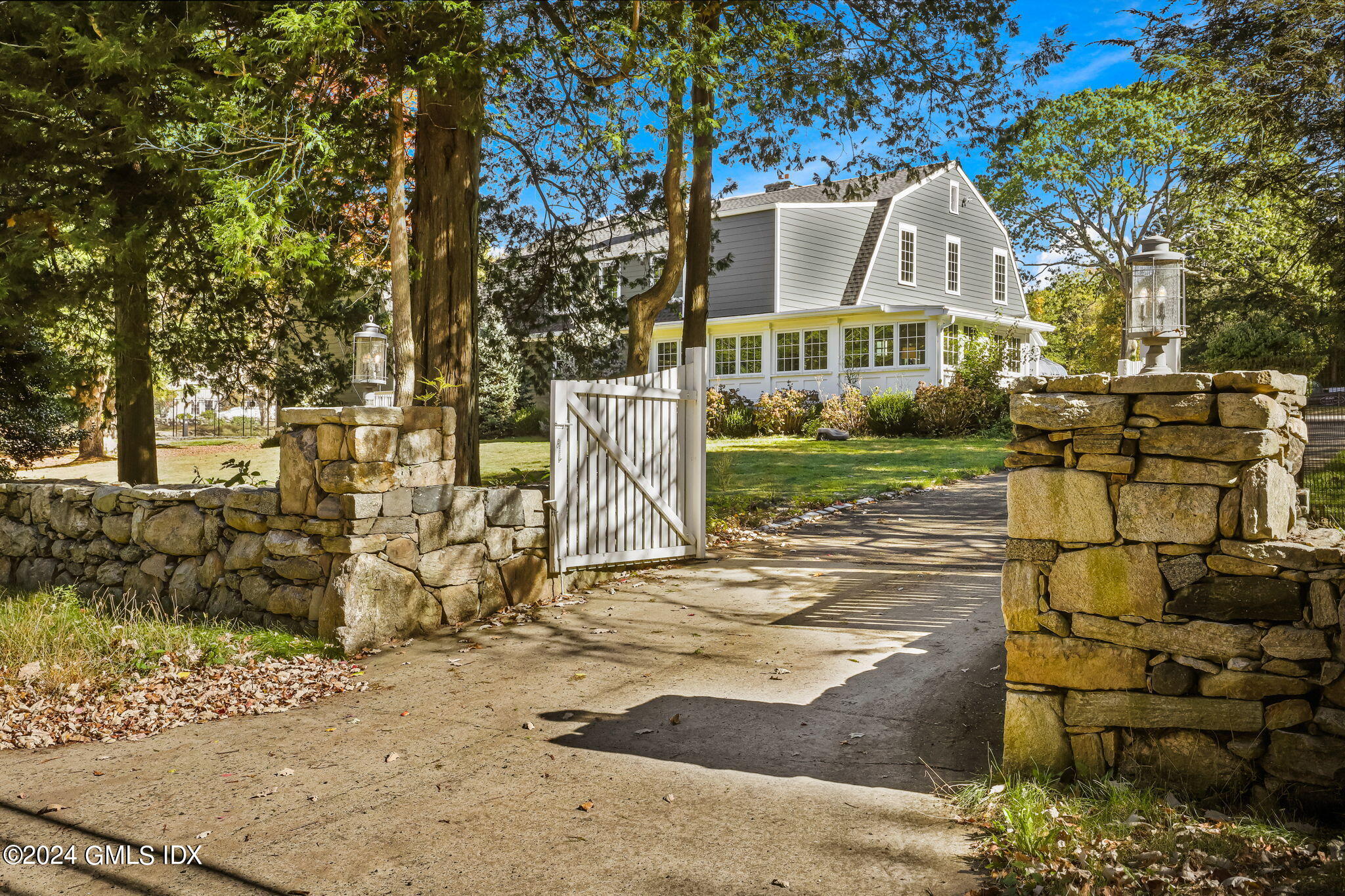 849 Lake Avenue, Greenwich, Connecticut - 5 Bedrooms  
5.5 Bathrooms - 