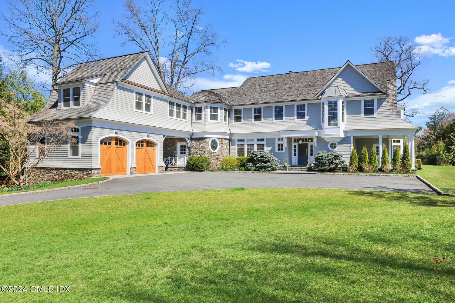 80 Meadow Wood Drive, Greenwich, Connecticut - 6 Bedrooms  
7.5 Bathrooms - 