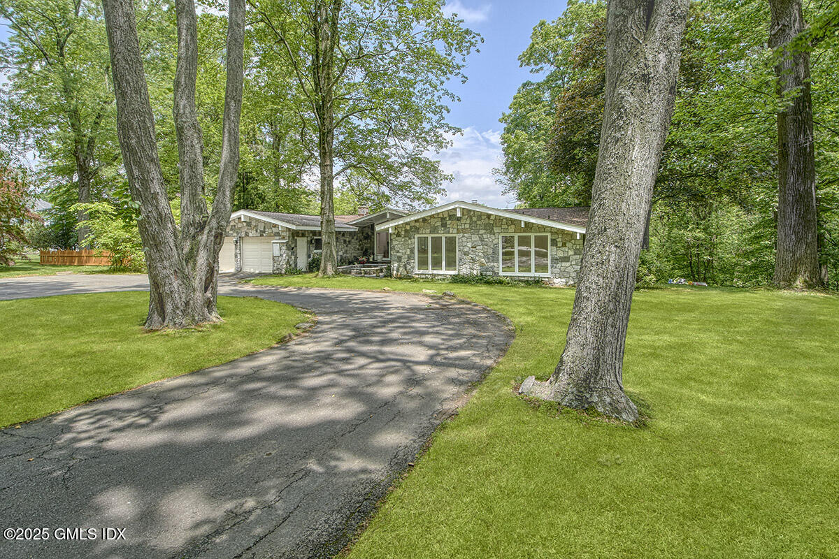 Property for Sale at 5 Whitney Drive, Greenwich, Connecticut - Bedrooms: 4 
Bathrooms: 5  - $2,650,000