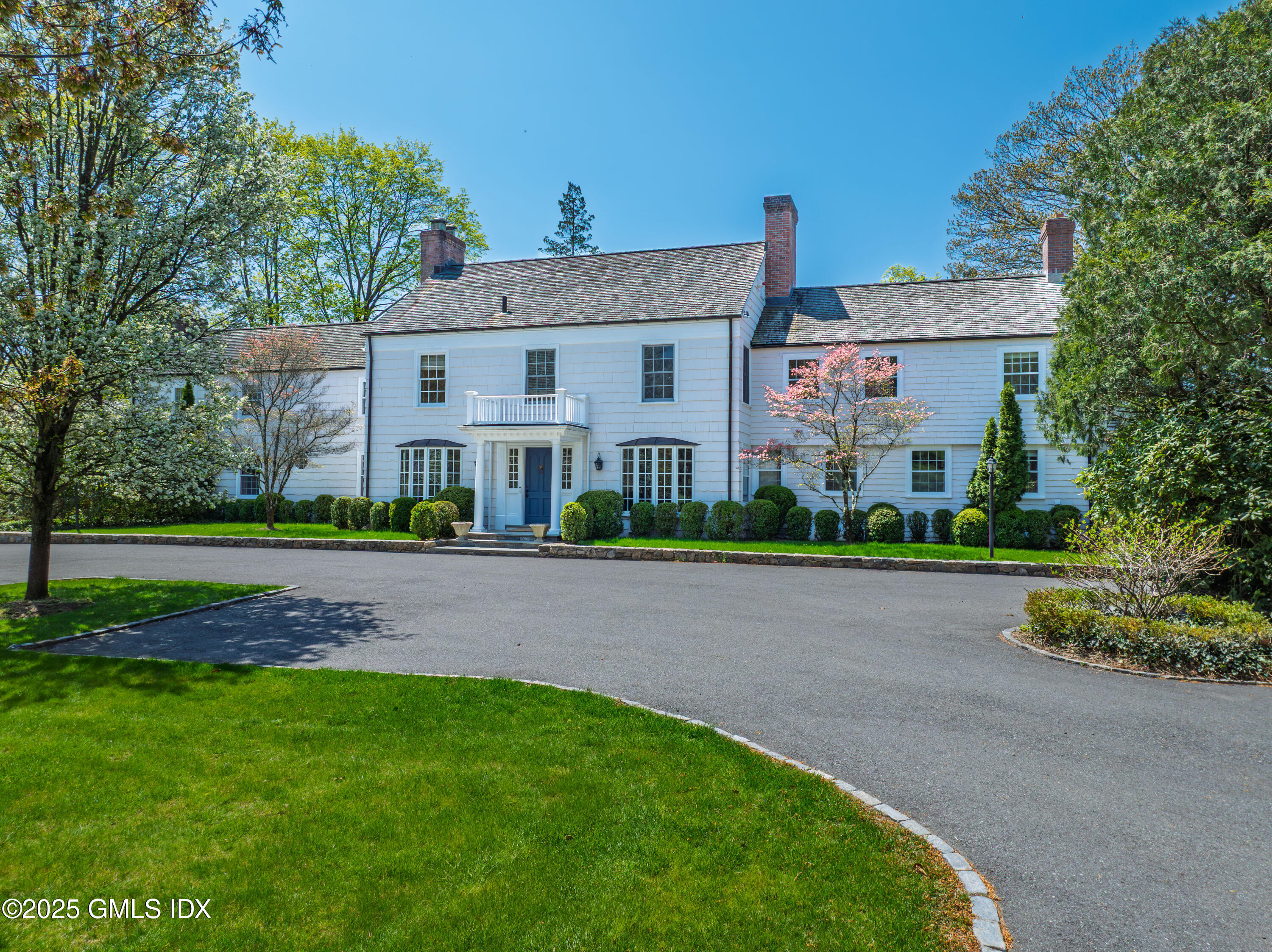 8 Woodside Road, Greenwich, Connecticut - 5 Bedrooms  
5.5 Bathrooms - 