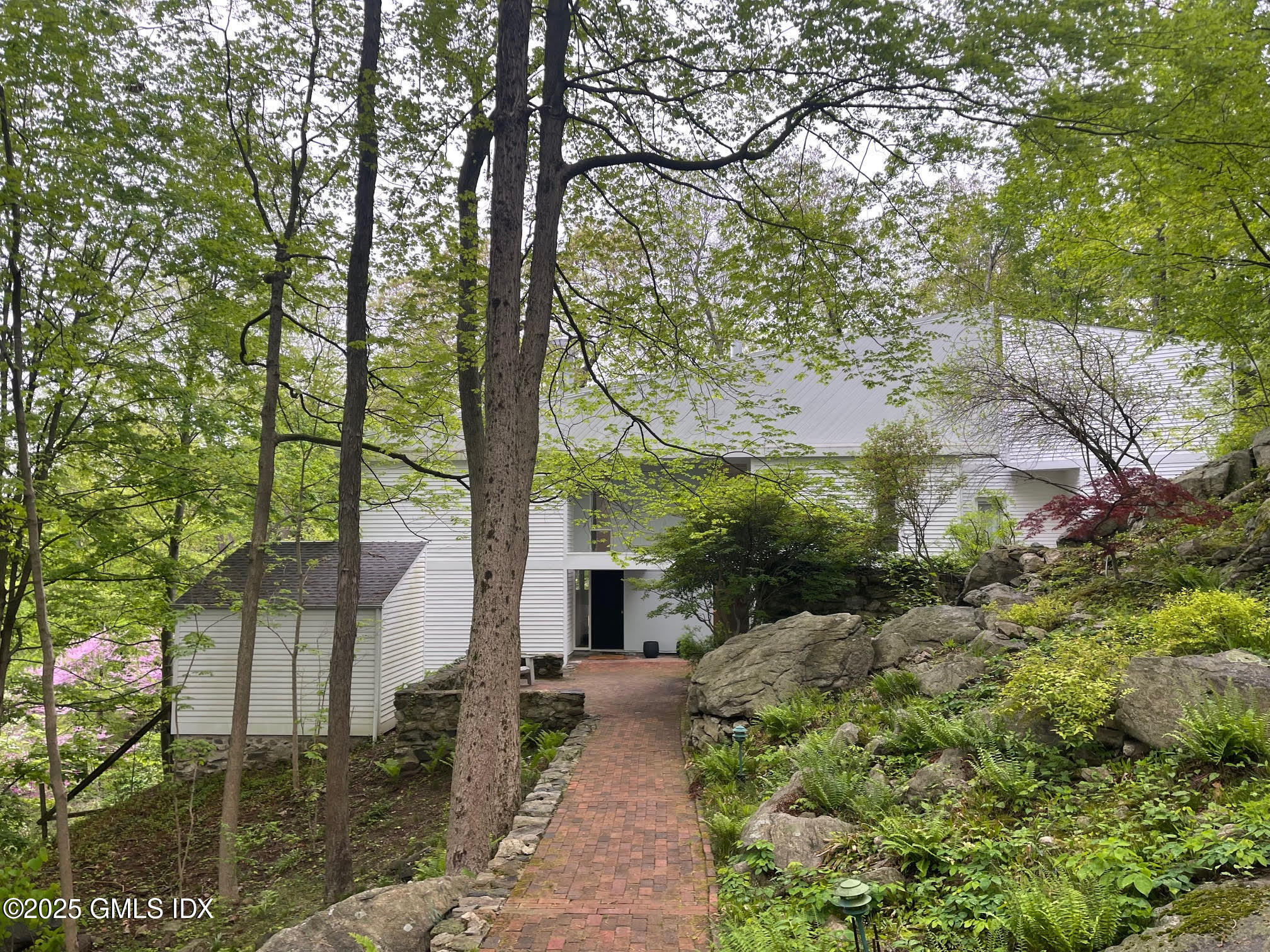 Property for Sale at 98 Hunting Ridge Road, Greenwich, Connecticut - Bedrooms: 3 
Bathrooms: 3  - $2,800,000