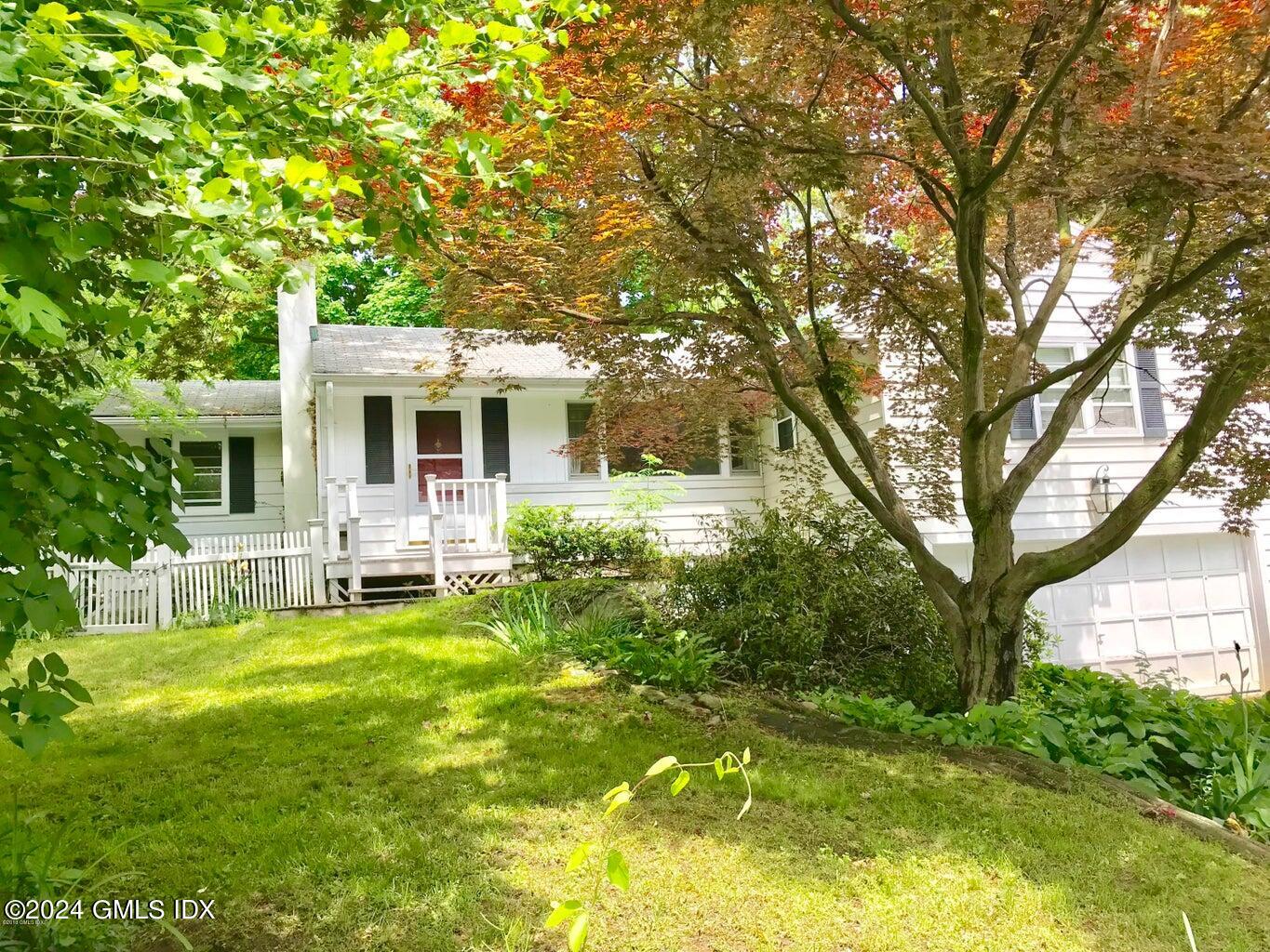 Rental Property at 22 Forest Avenue, Old Greenwich, Connecticut - Bedrooms: 3 
Bathrooms: 2  - $5,950 MO.