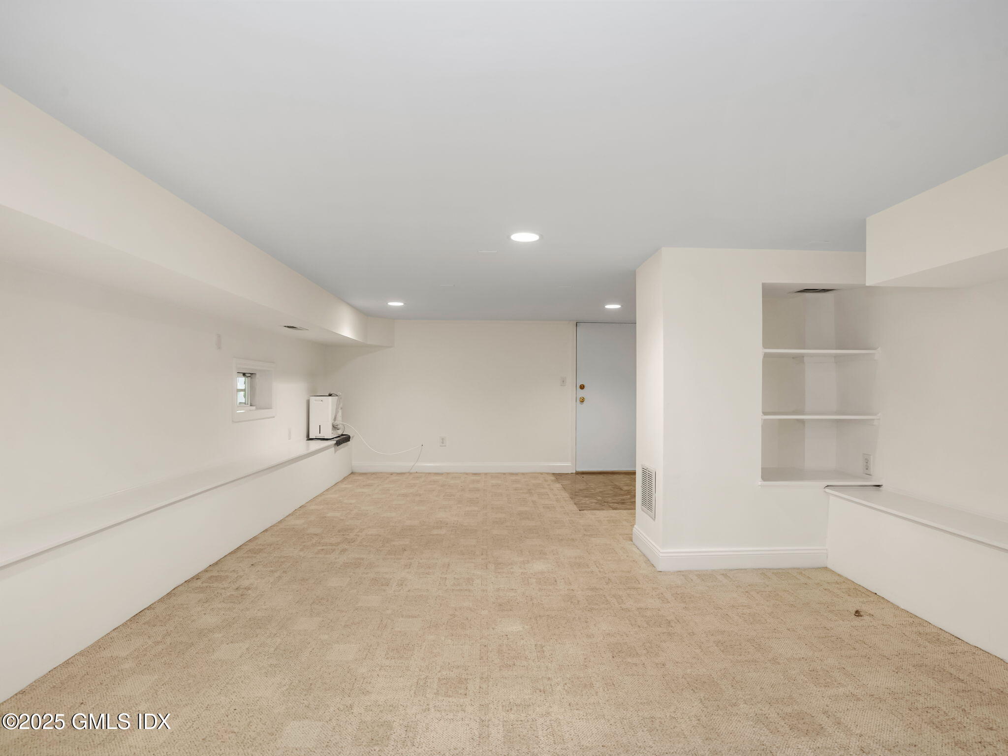 Riverside, Connecticut 06878, United States, 4 Bedrooms Bedrooms, ,4 BathroomsBathrooms,Residential,Active,192064