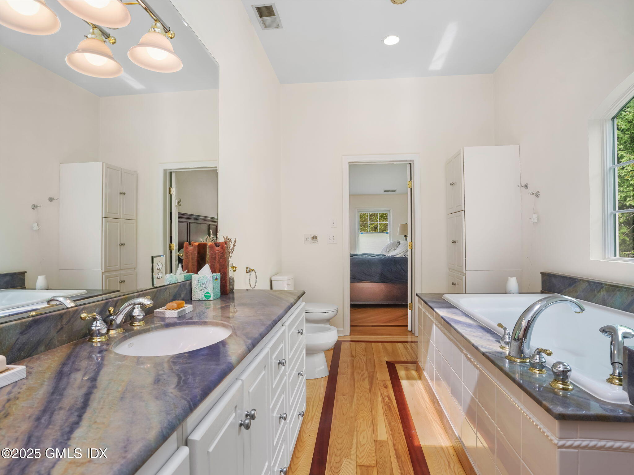 Riverside, Connecticut 06878, United States, 4 Bedrooms Bedrooms, ,4 BathroomsBathrooms,Residential,Active,192064