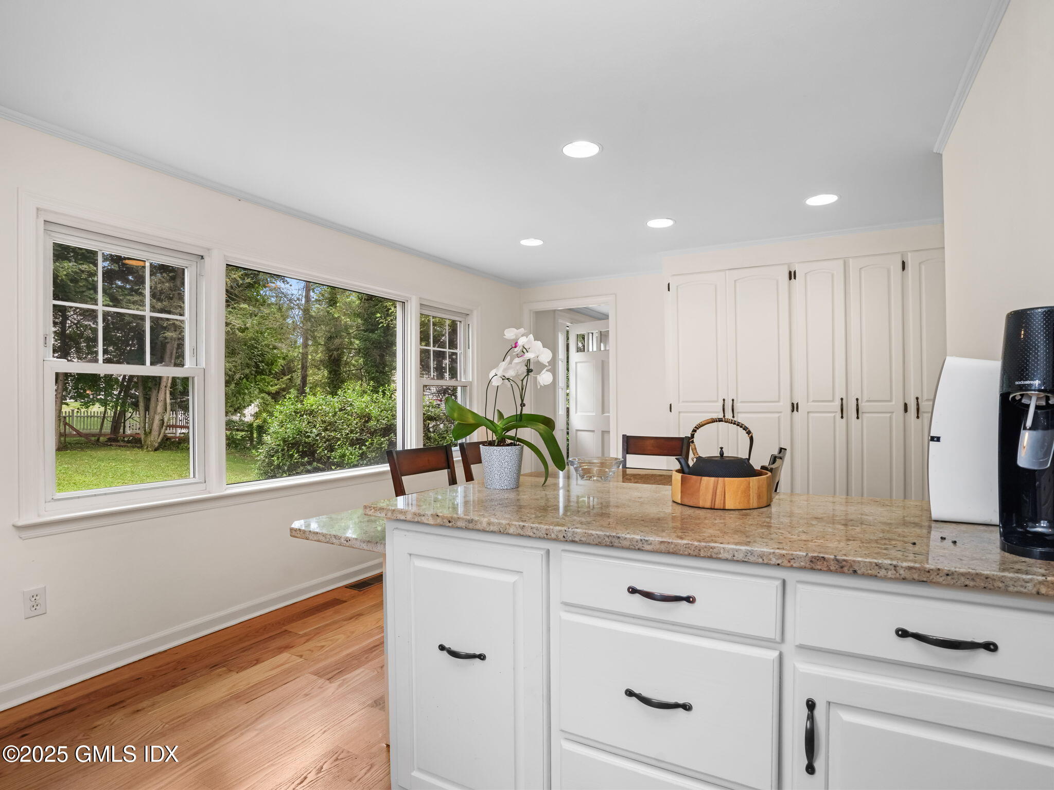 Riverside, Connecticut 06878, United States, 4 Bedrooms Bedrooms, ,4 BathroomsBathrooms,Residential,Active,192064