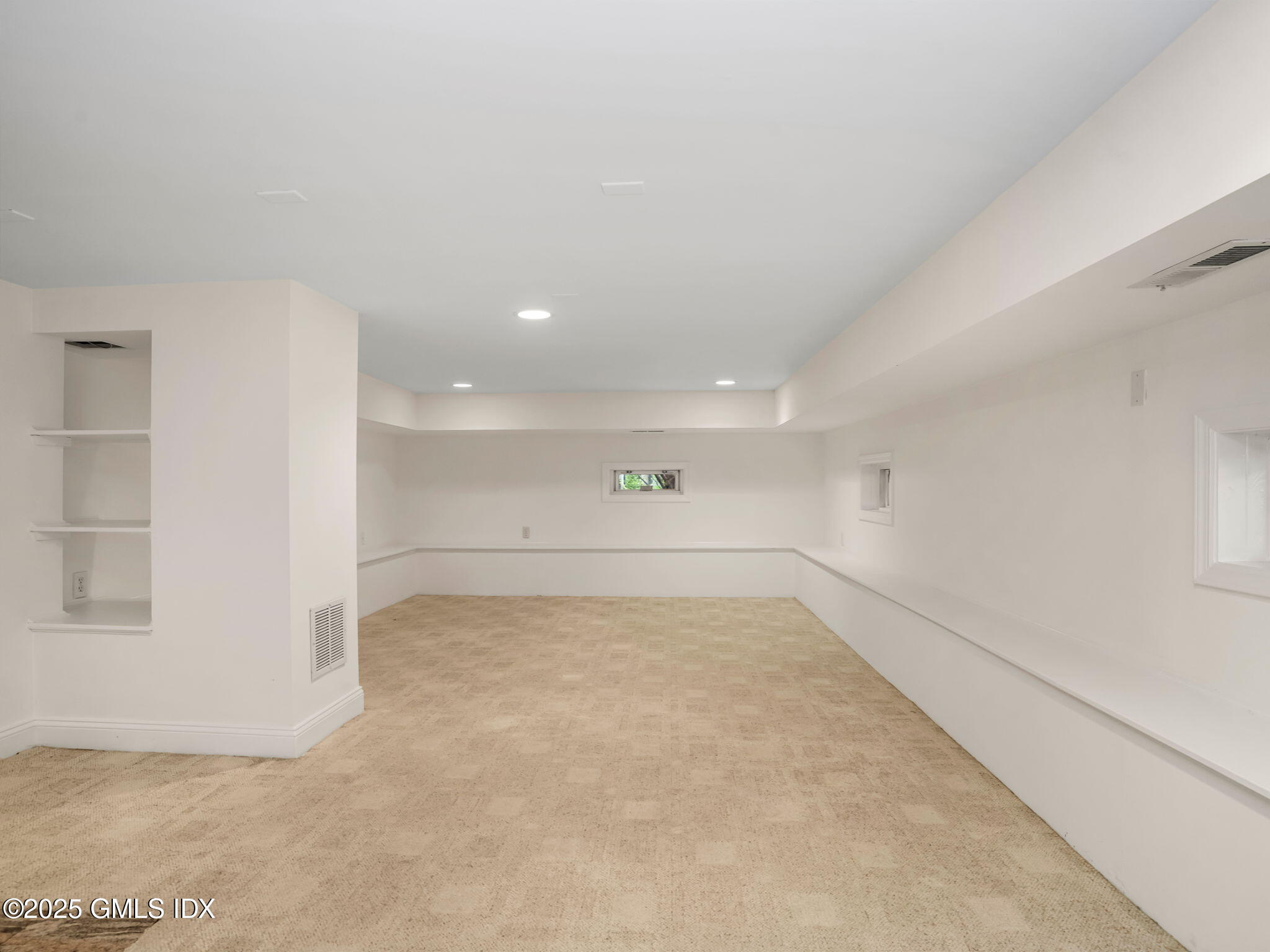 Riverside, Connecticut 06878, United States, 4 Bedrooms Bedrooms, ,4 BathroomsBathrooms,Residential,Active,192064