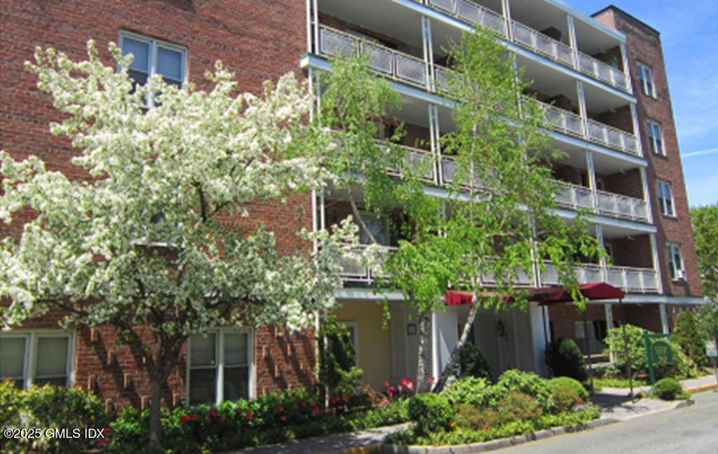 Rental Property at 30 Brookside Drive, Greenwich, Connecticut - Bedrooms: 2 
Bathrooms: 1  - $3,150 MO.