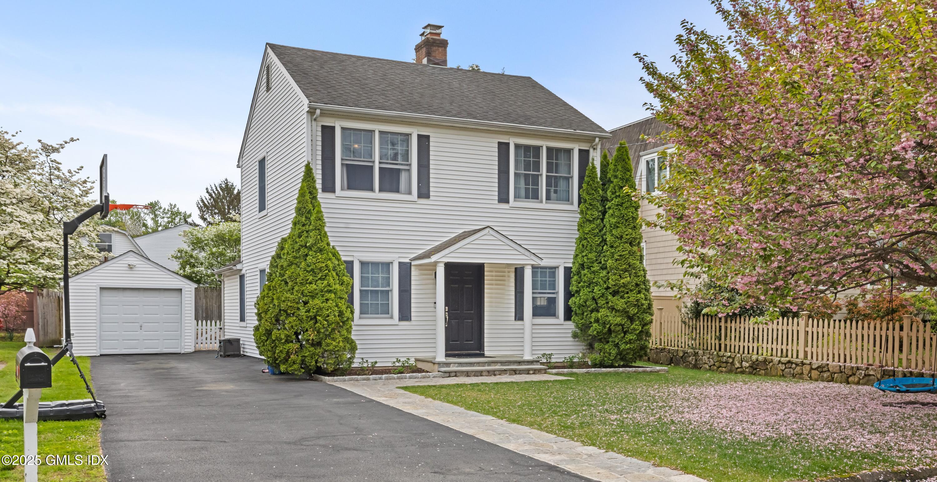 Photo 1 of 13 Spezzano Drive, Riverside, Connecticut, $1,250,000, Web #: 122682
