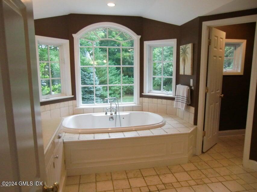 Old Greenwich, Connecticut 06870, United States, 4 Bedrooms Bedrooms, ,4 BathroomsBathrooms,Residential,Active,90222