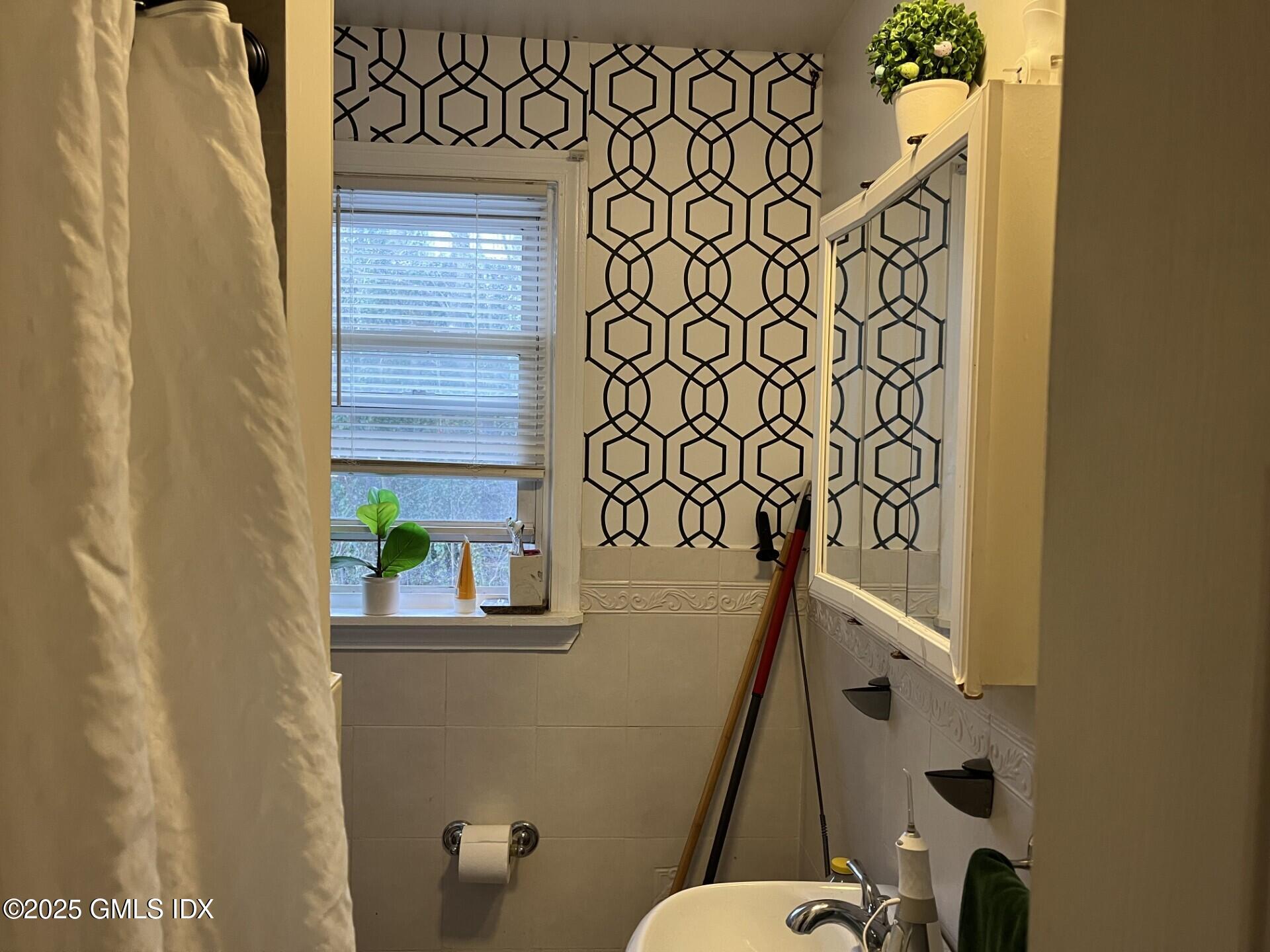 Greenwich, Connecticut 06830, United States, 2 Bedrooms Bedrooms, ,1 BathroomBathrooms,Residential,Active,152098