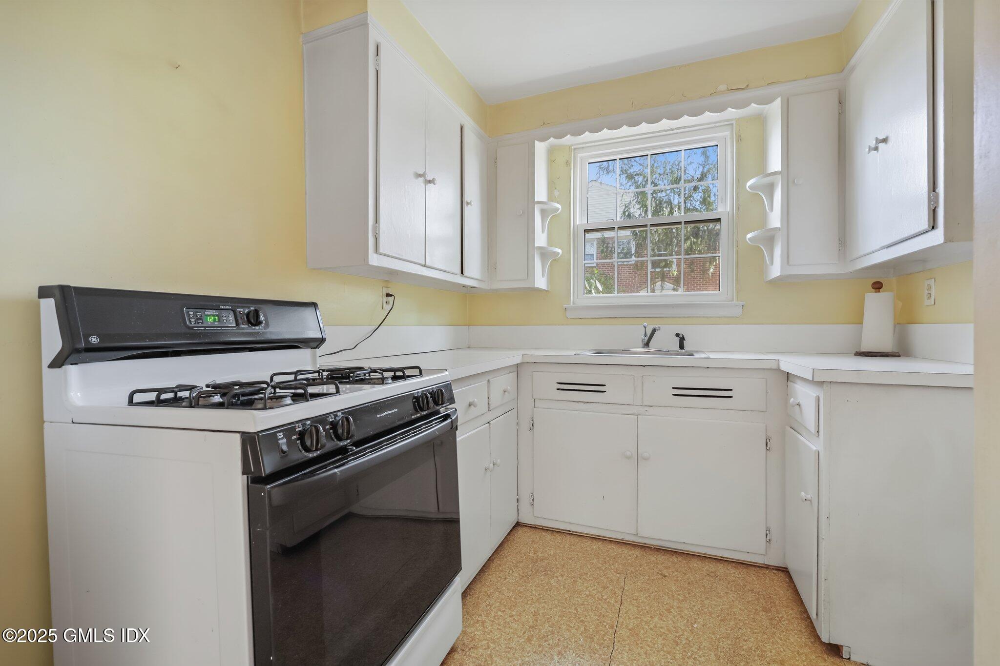 Greenwich, Connecticut 06830, United States, 2 Bedrooms Bedrooms, ,1 BathroomBathrooms,Residential,Contingent,103877