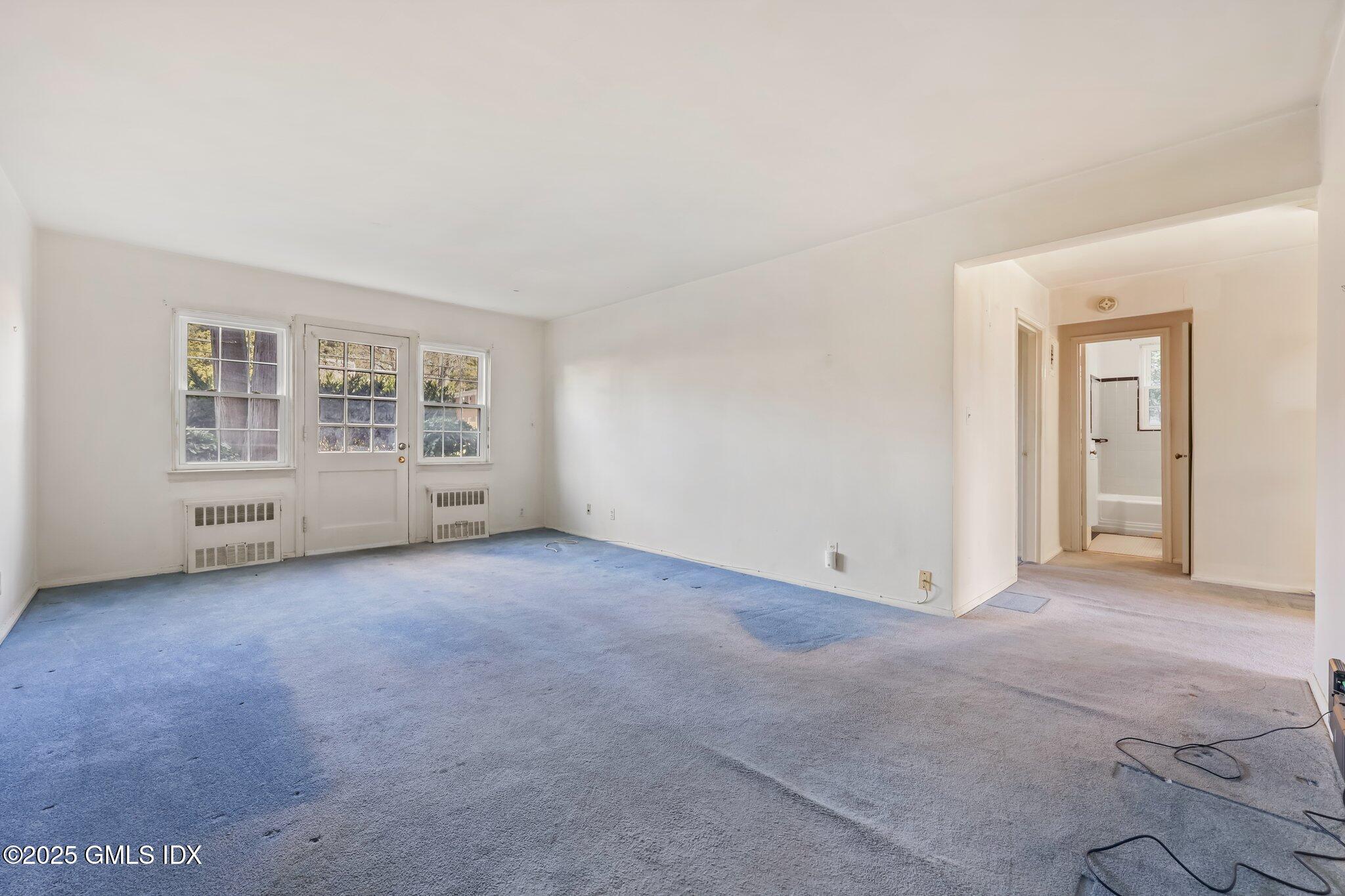 Greenwich, Connecticut 06830, United States, 2 Bedrooms Bedrooms, ,1 BathroomBathrooms,Residential,Contingent,103877